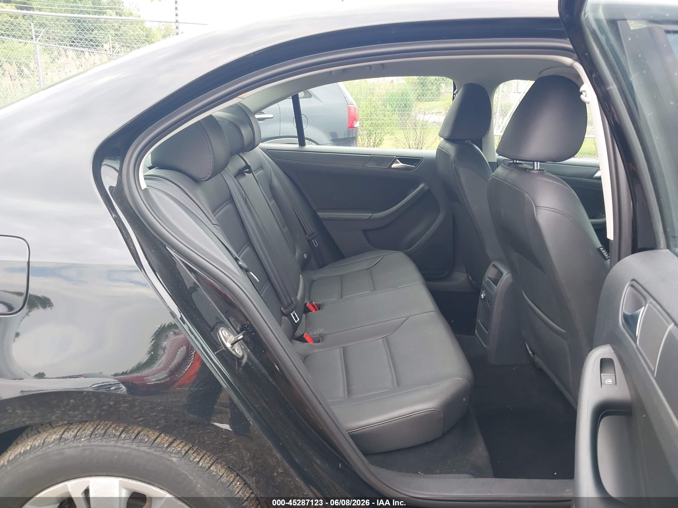 2011 Volkswagen Jetta 2.5l Se Черный vin: 3VWDX7AJ3BM336008