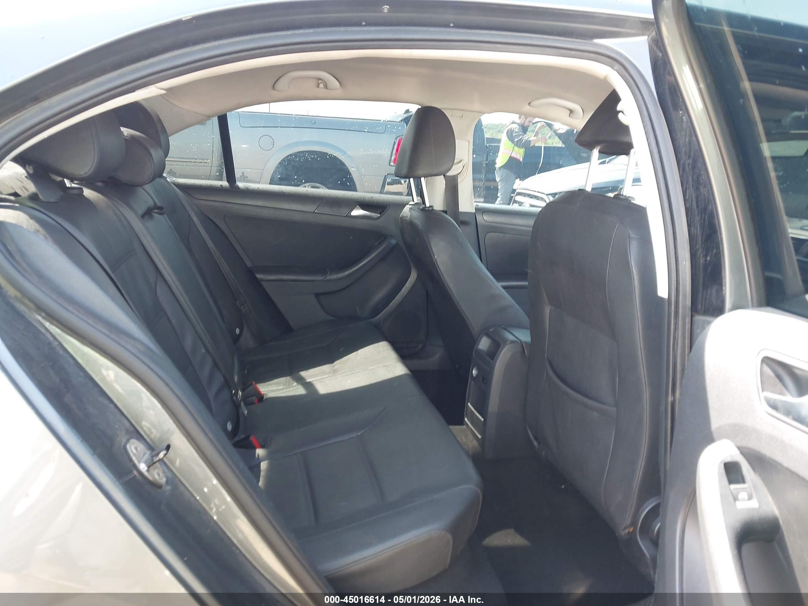2012 Volkswagen Jetta 2.5l Se Gray vin: 3VWDX7AJ3CM300885