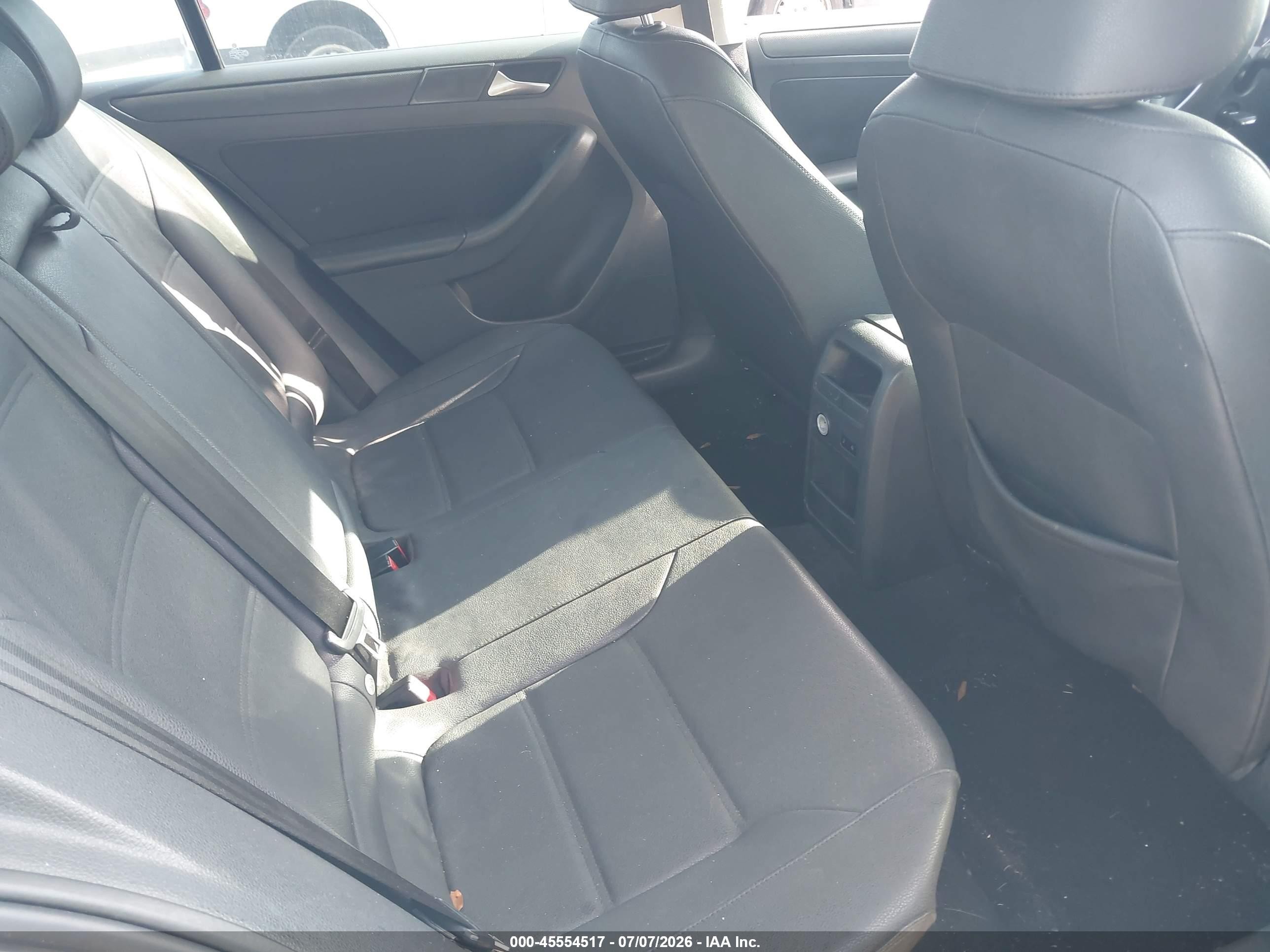 2012 Volkswagen Jetta 2.5l Se Silver vin: 3VWDX7AJ3CM351643