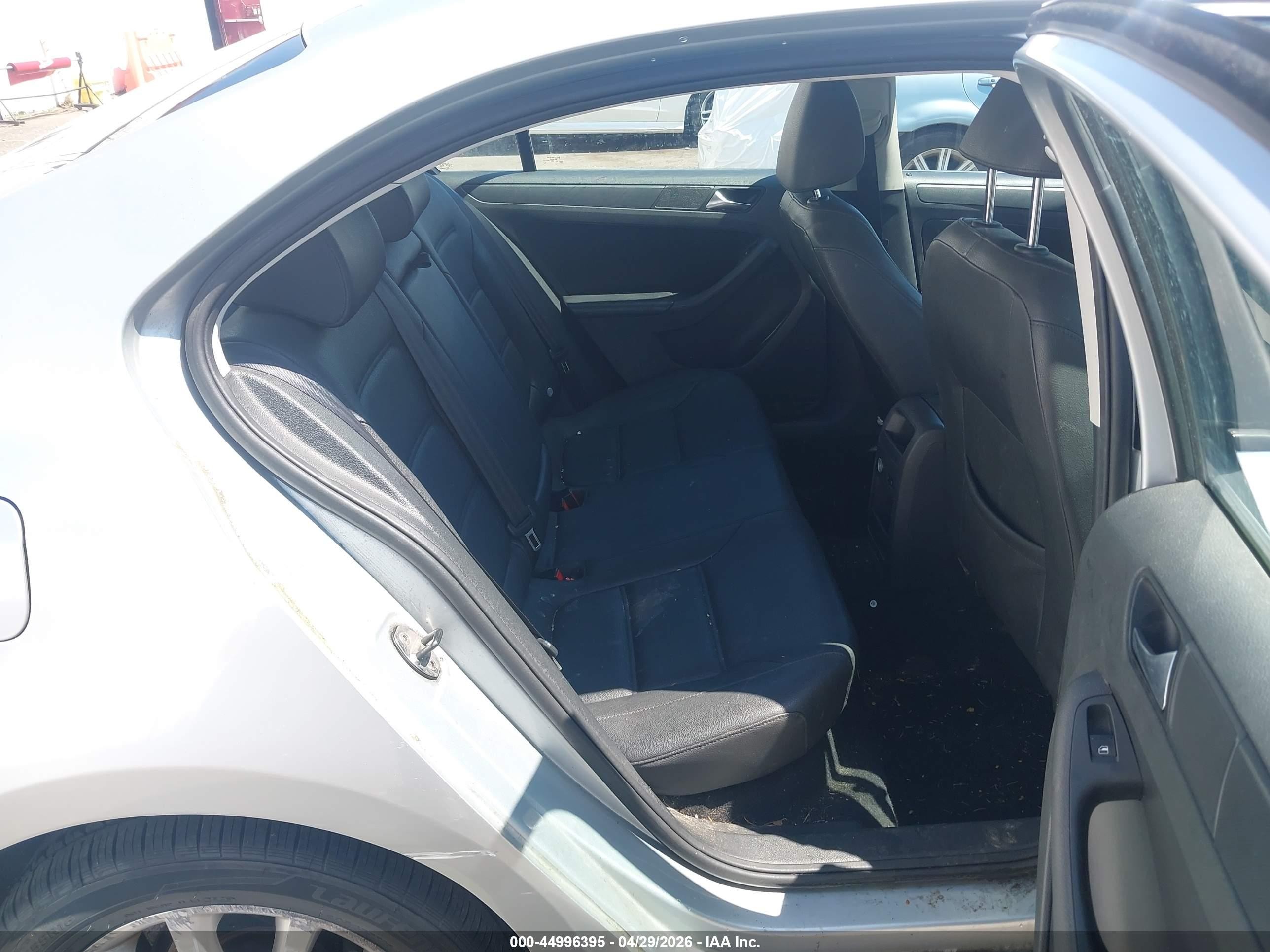 2012 Volkswagen Jetta 2.5l Se Silver vin: 3VWDX7AJ3CM417186