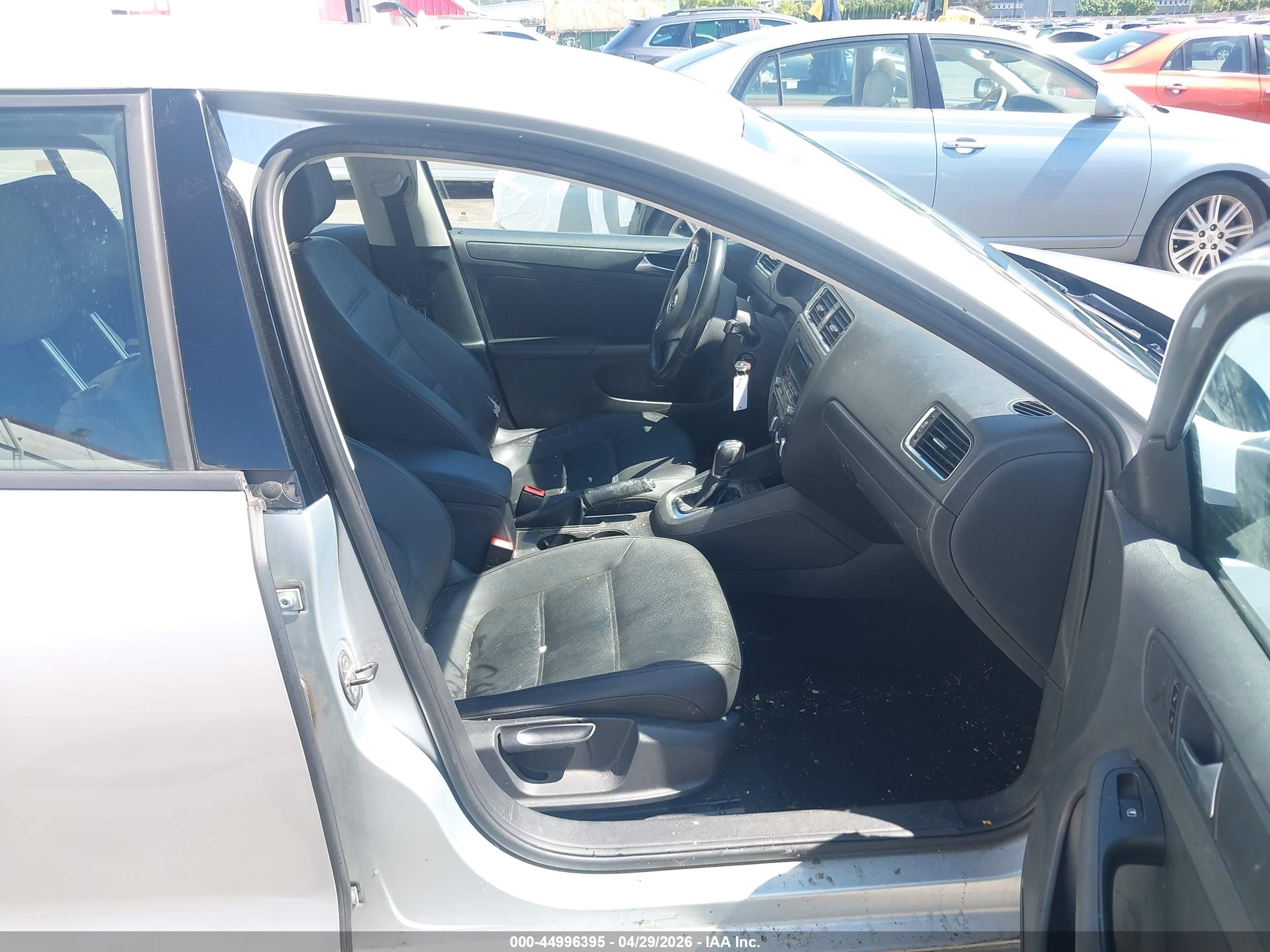 2012 Volkswagen Jetta 2.5l Se Silver vin: 3VWDX7AJ3CM417186