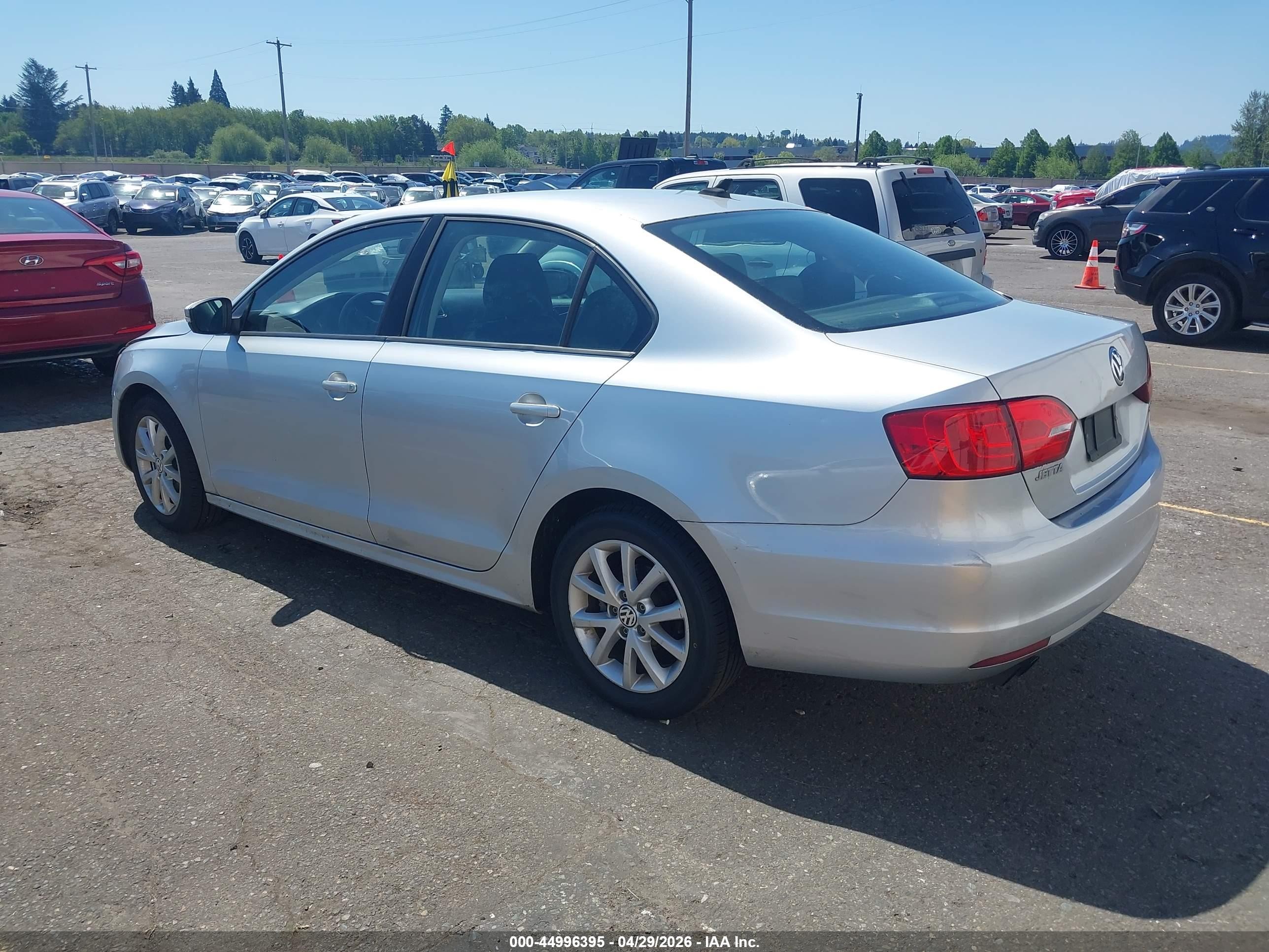 2012 Volkswagen Jetta 2.5l Se Silver vin: 3VWDX7AJ3CM417186