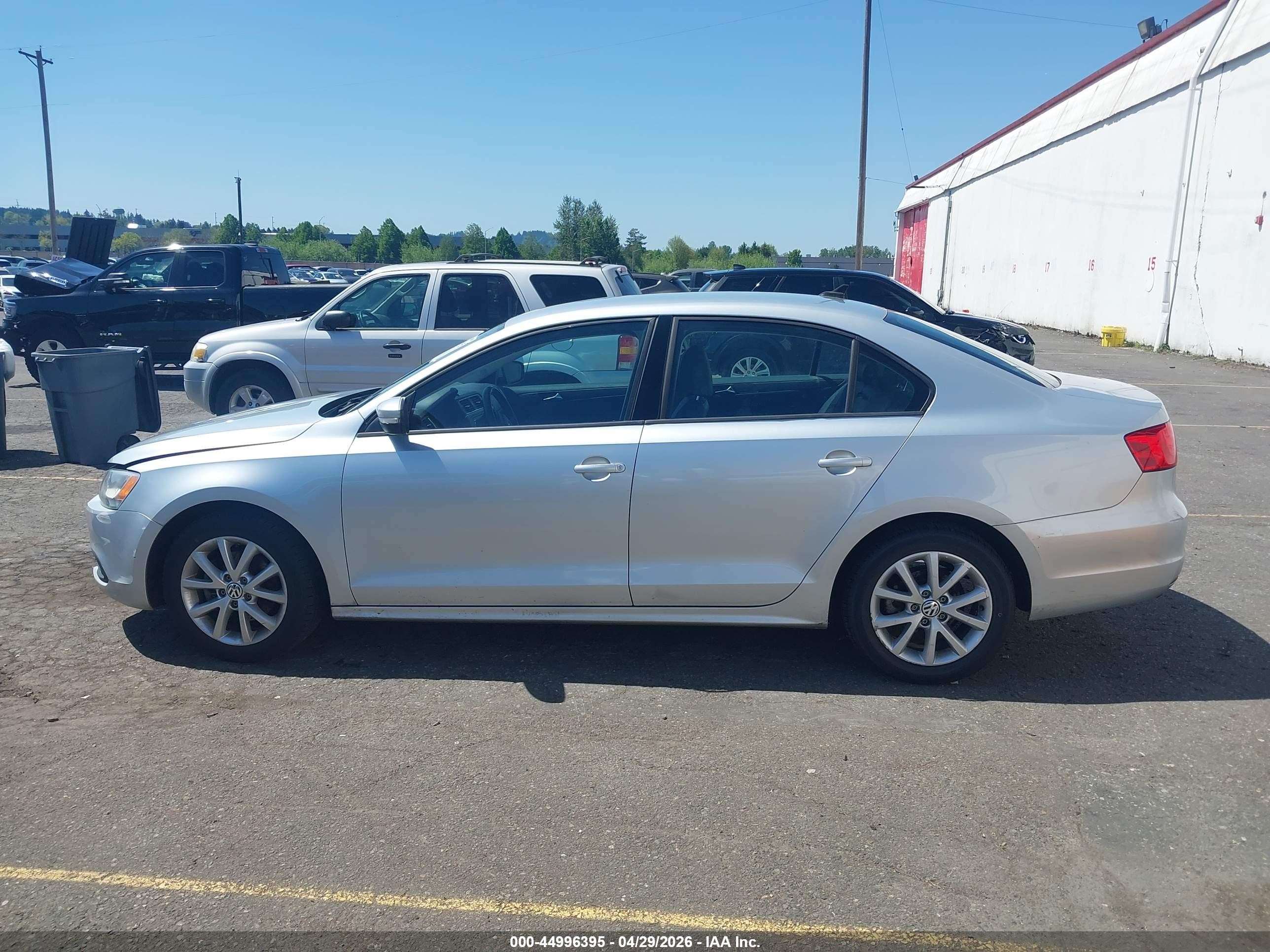 2012 Volkswagen Jetta 2.5l Se Silver vin: 3VWDX7AJ3CM417186