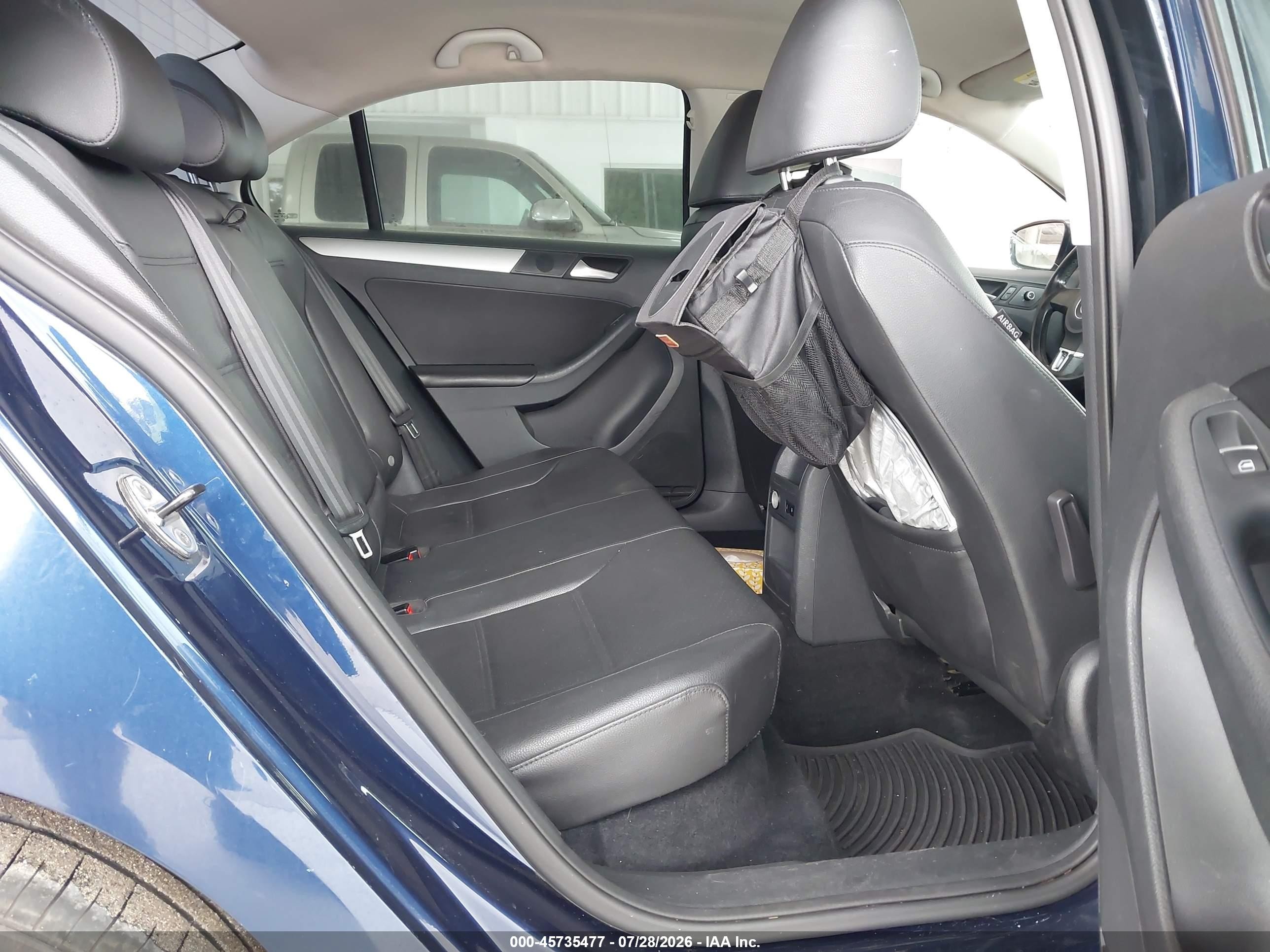 2013 Volkswagen Jetta 2.5l Se Blue vin: 3VWDX7AJ3DM221489