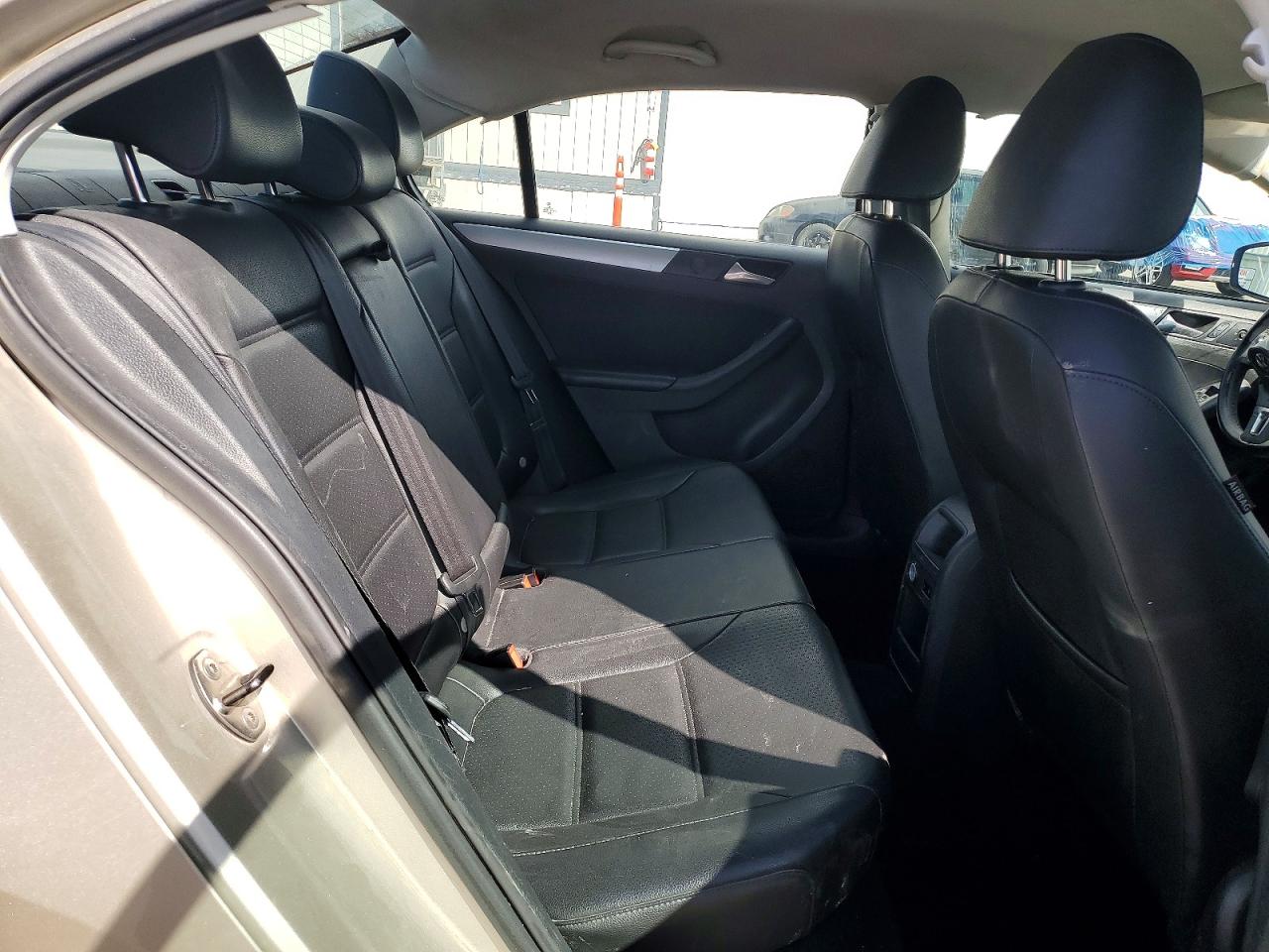 2013 Volkswagen Jetta Se Gold vin: 3VWDX7AJ3DM243010