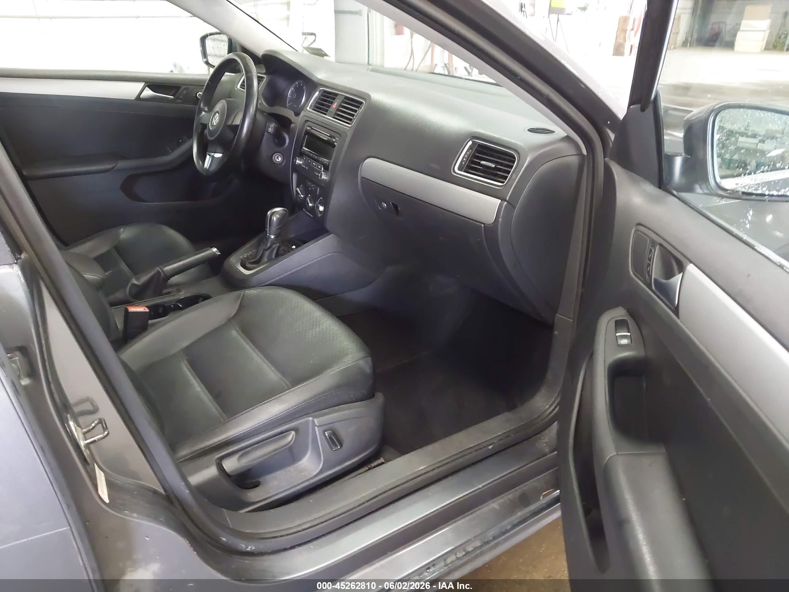 2013 Volkswagen Jetta 2.5l Se Gray vin: 3VWDX7AJ3DM256159