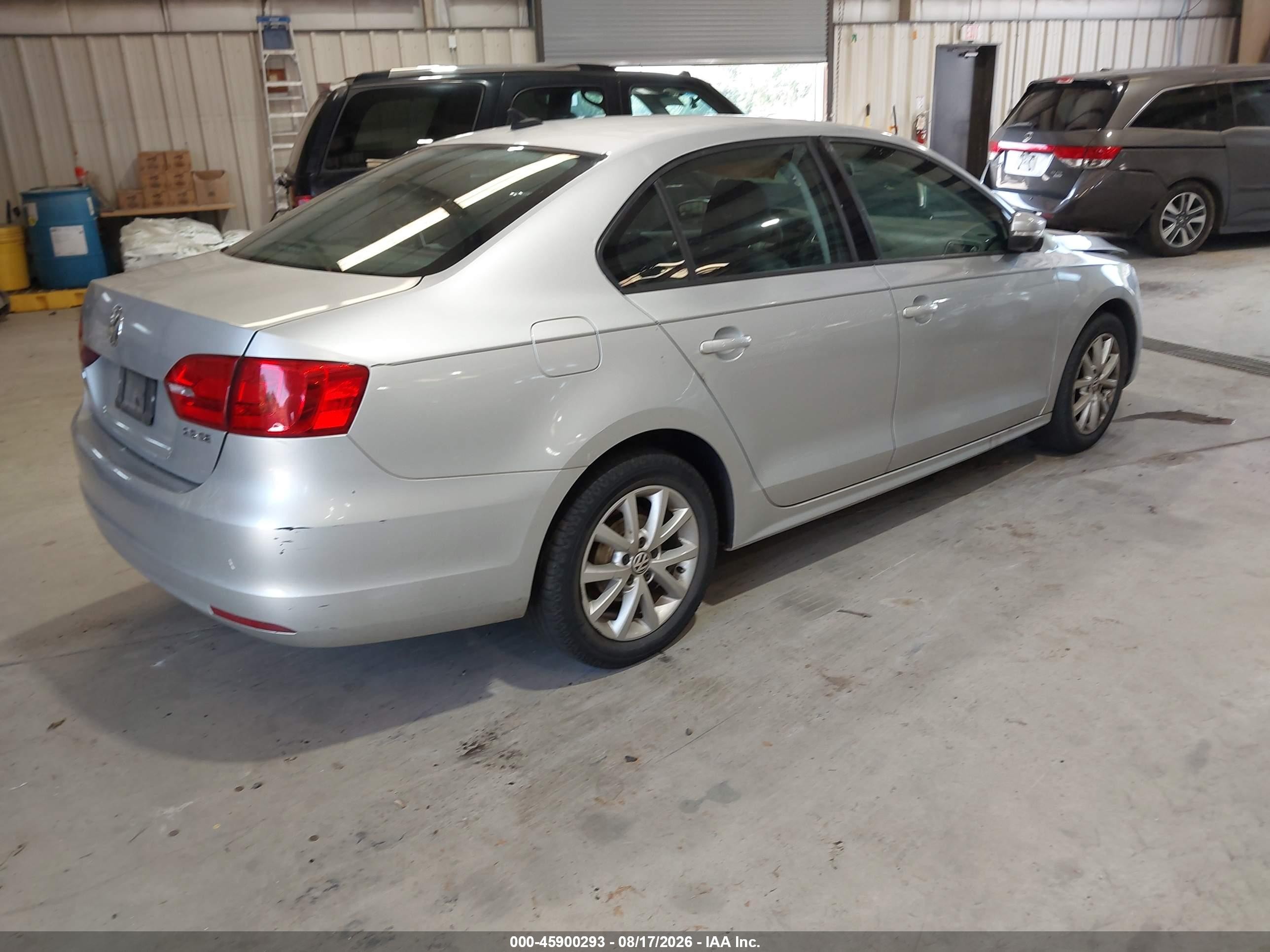 2011 Volkswagen Jetta 2.5l Se Silver vin: 3VWDX7AJ4BM335031