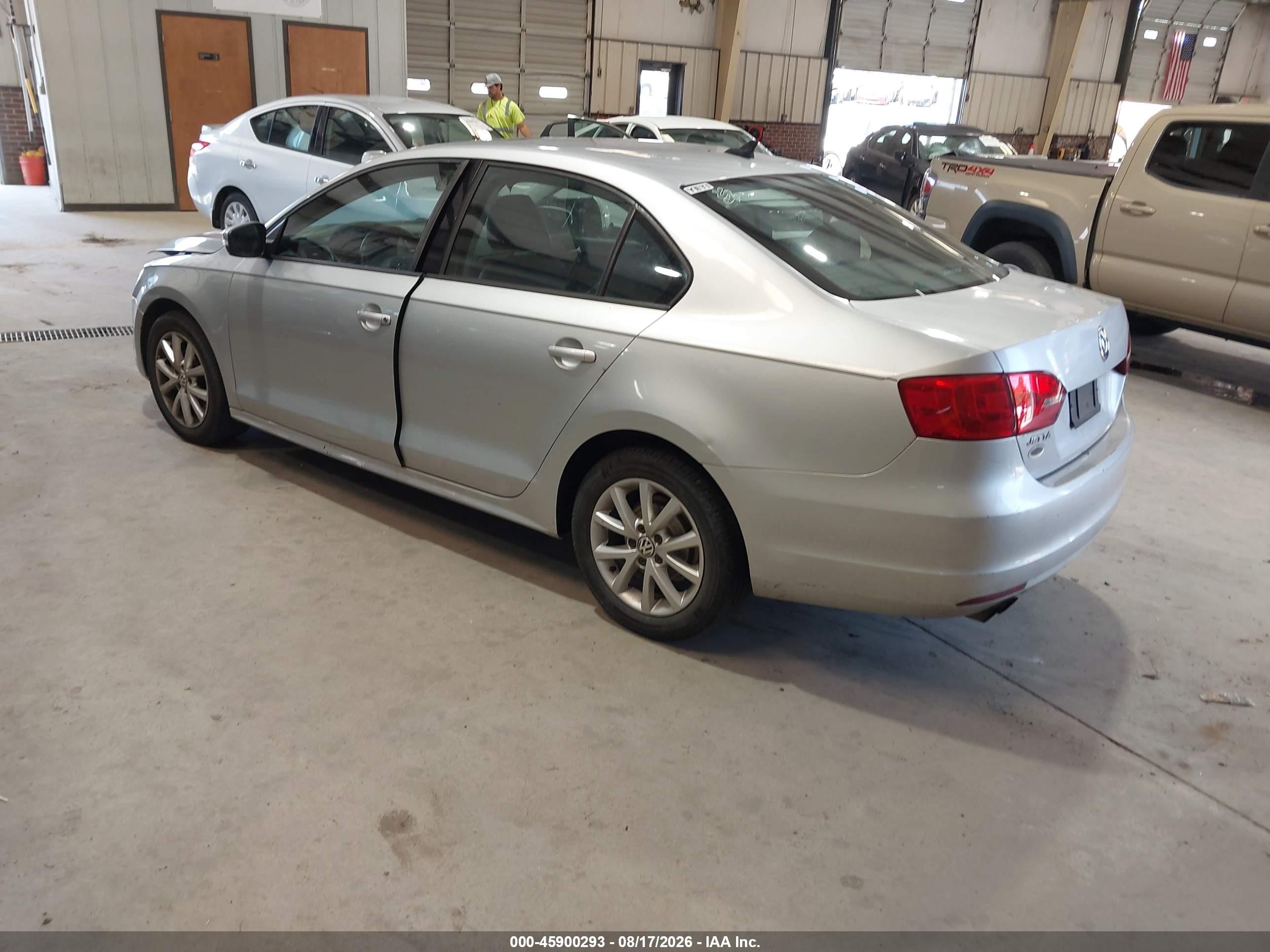 2011 Volkswagen Jetta 2.5l Se Silver vin: 3VWDX7AJ4BM335031