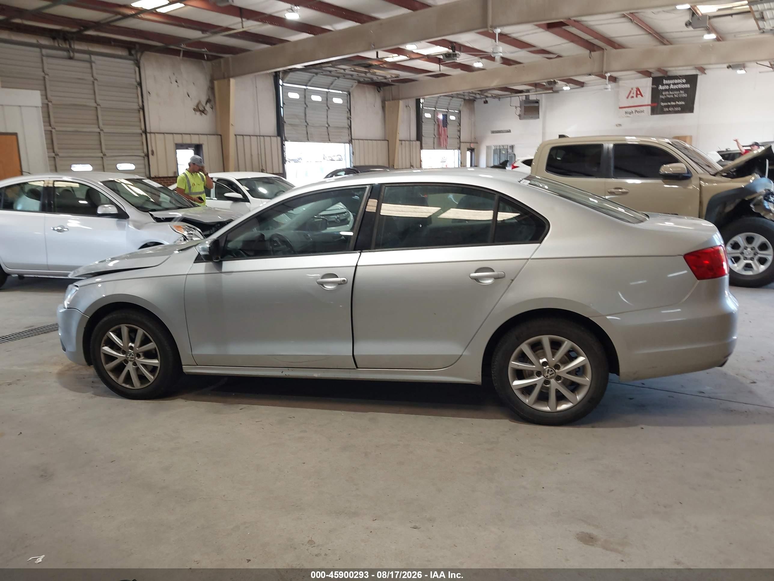 2011 Volkswagen Jetta 2.5l Se Silver vin: 3VWDX7AJ4BM335031