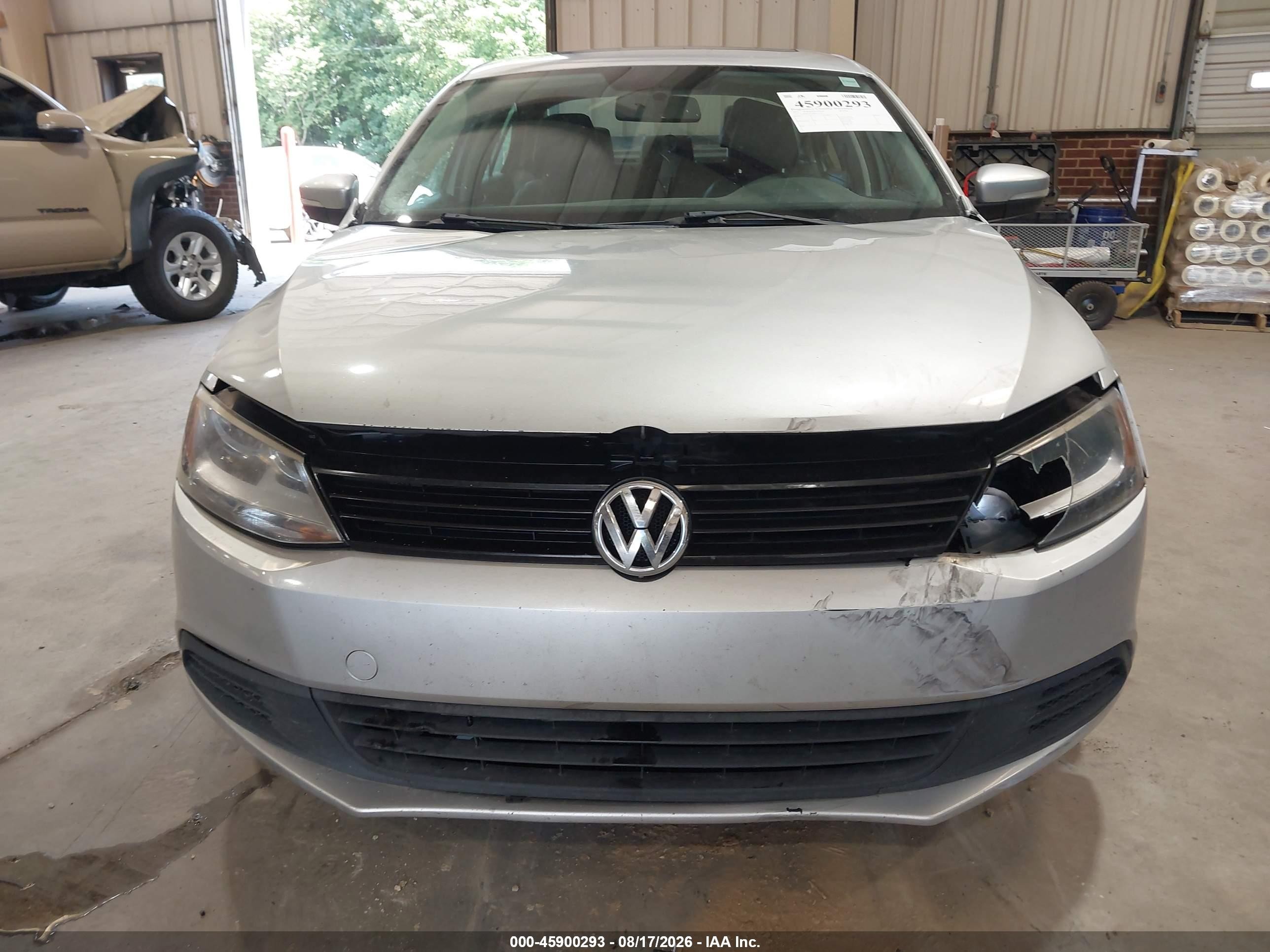 2011 Volkswagen Jetta 2.5l Se Silver vin: 3VWDX7AJ4BM335031