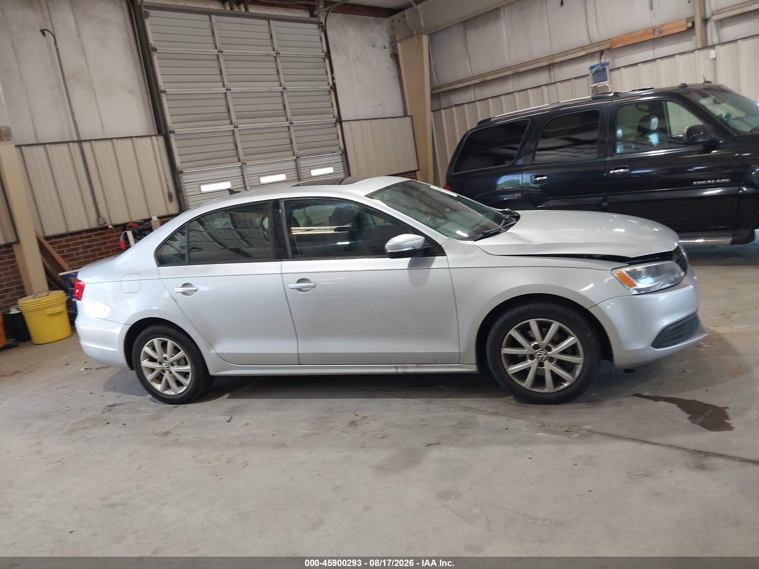 2011 Volkswagen Jetta 2.5l Se Silver vin: 3VWDX7AJ4BM335031