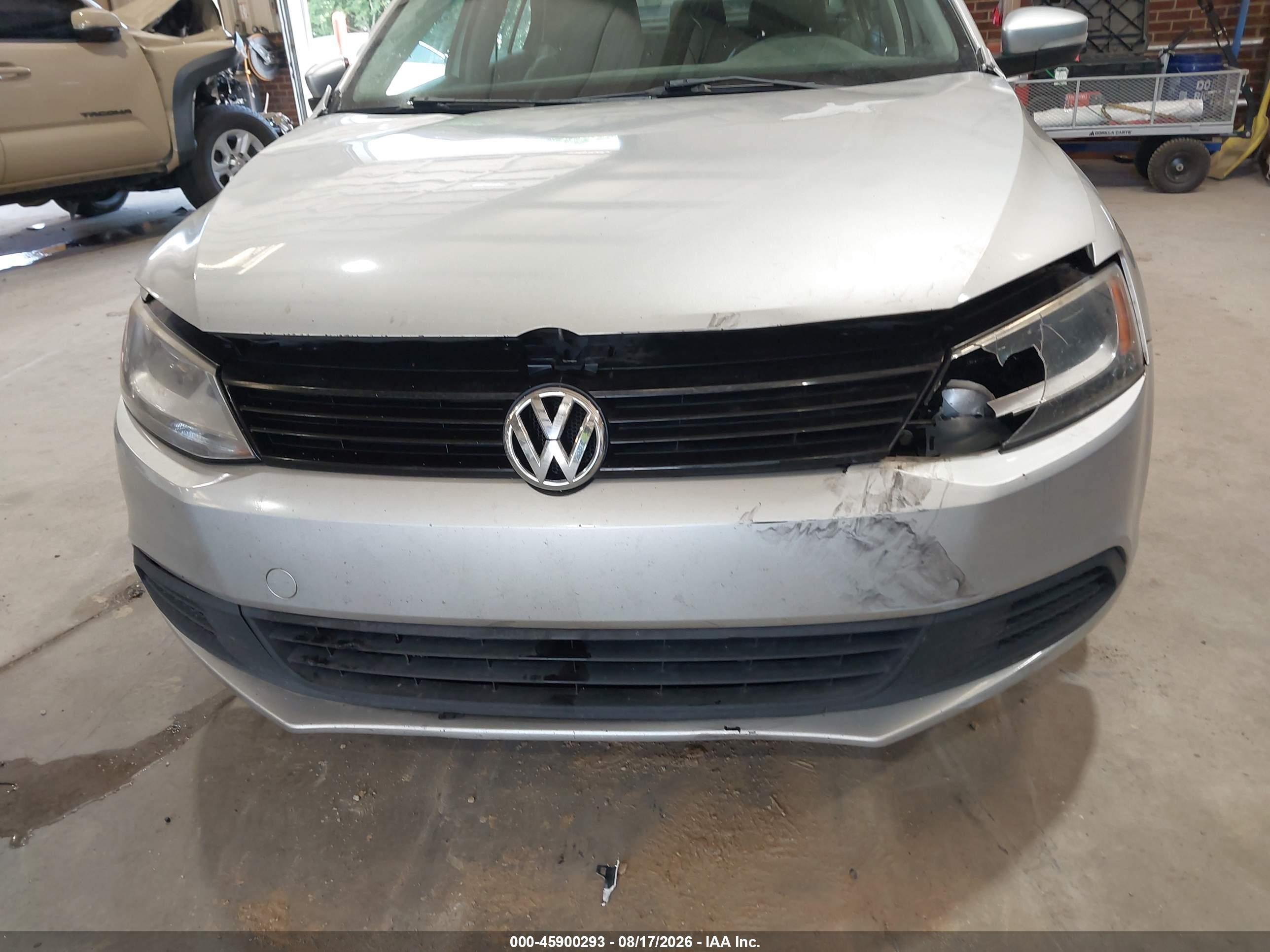 2011 Volkswagen Jetta 2.5l Se Silver vin: 3VWDX7AJ4BM335031