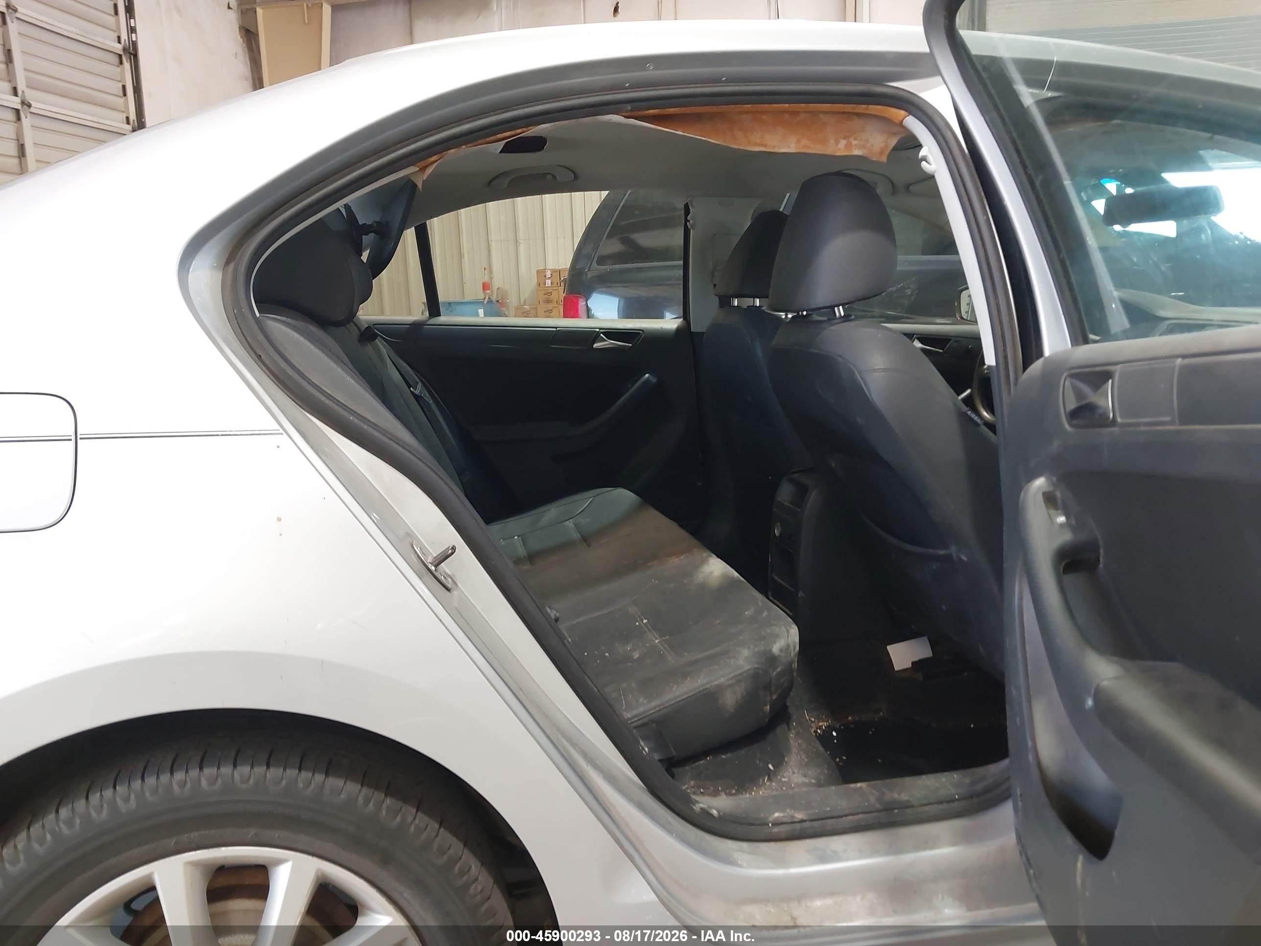 2011 Volkswagen Jetta 2.5l Se Silver vin: 3VWDX7AJ4BM335031