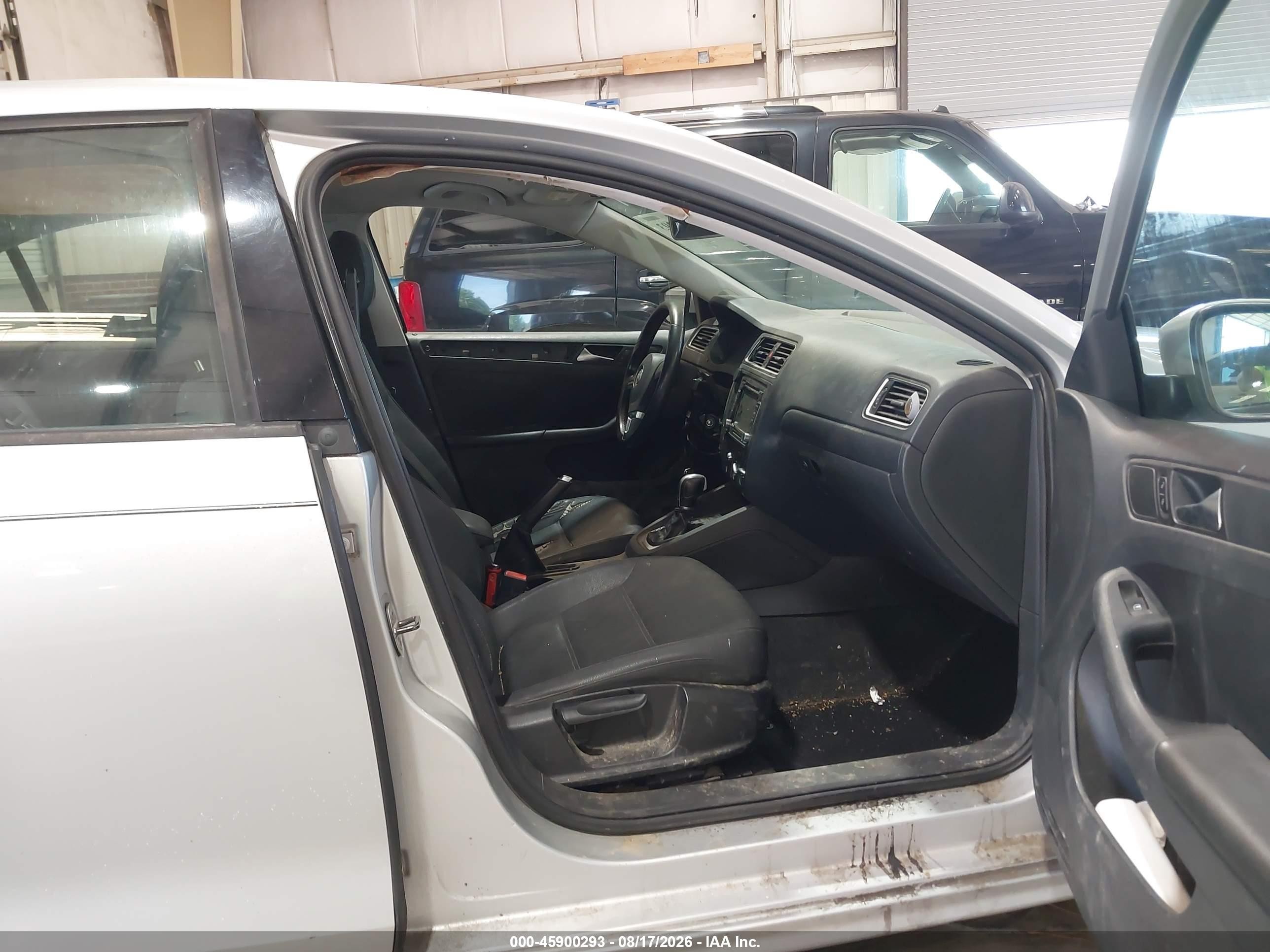 2011 Volkswagen Jetta 2.5l Se Silver vin: 3VWDX7AJ4BM335031