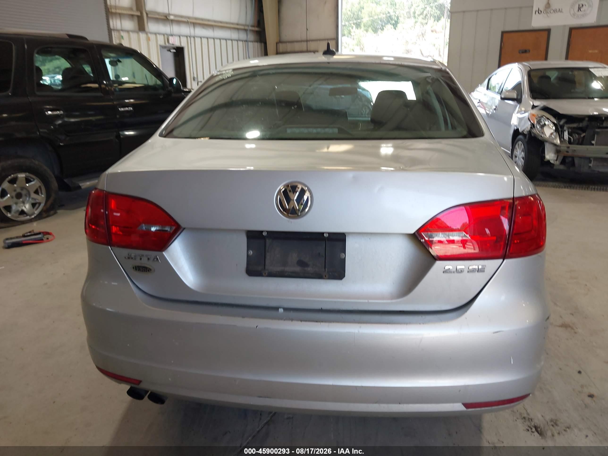2011 Volkswagen Jetta 2.5l Se Silver vin: 3VWDX7AJ4BM335031