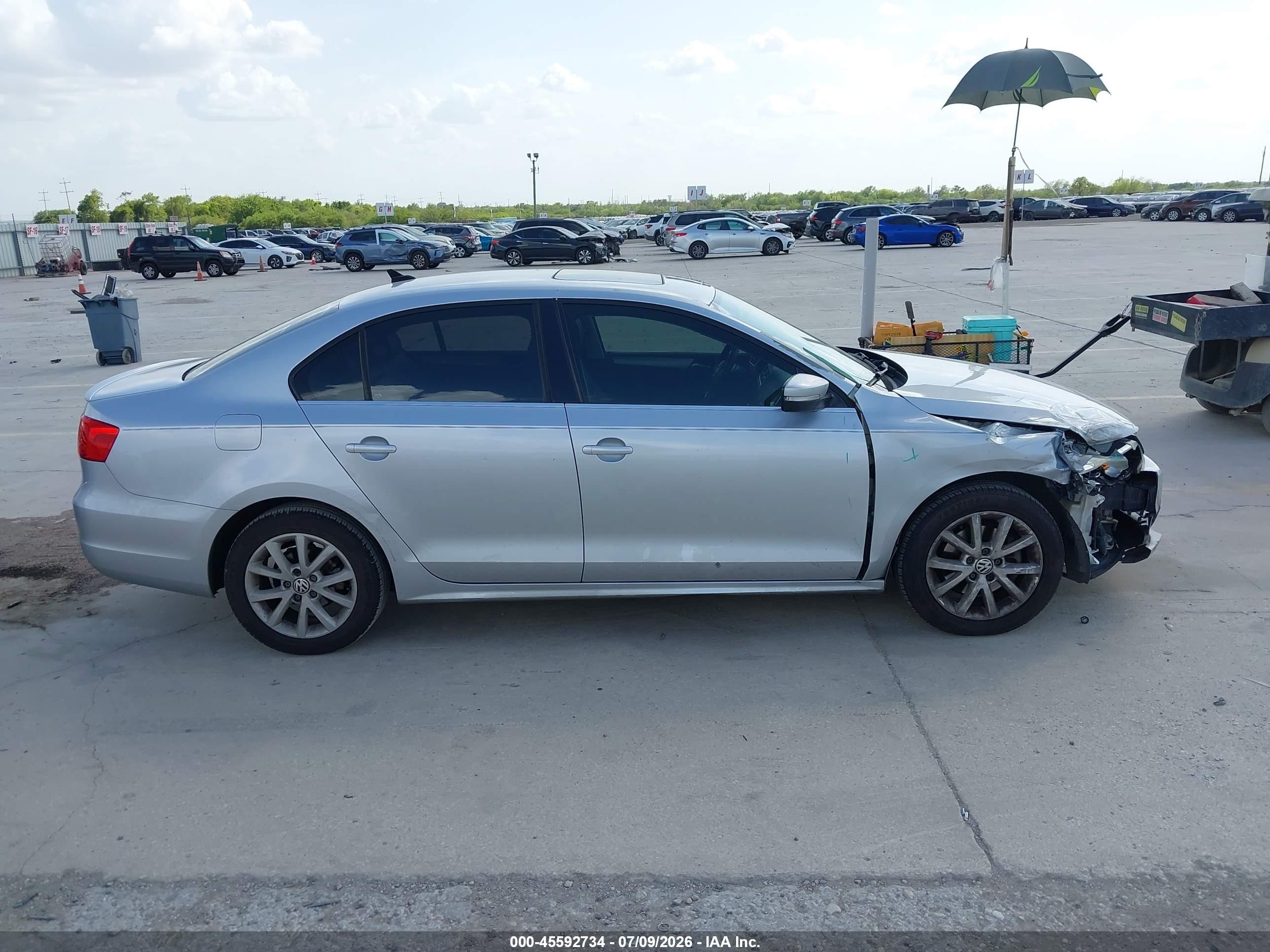 2013 Volkswagen Jetta 2.5l Se Silver vin: 3VWDX7AJ4DM352656