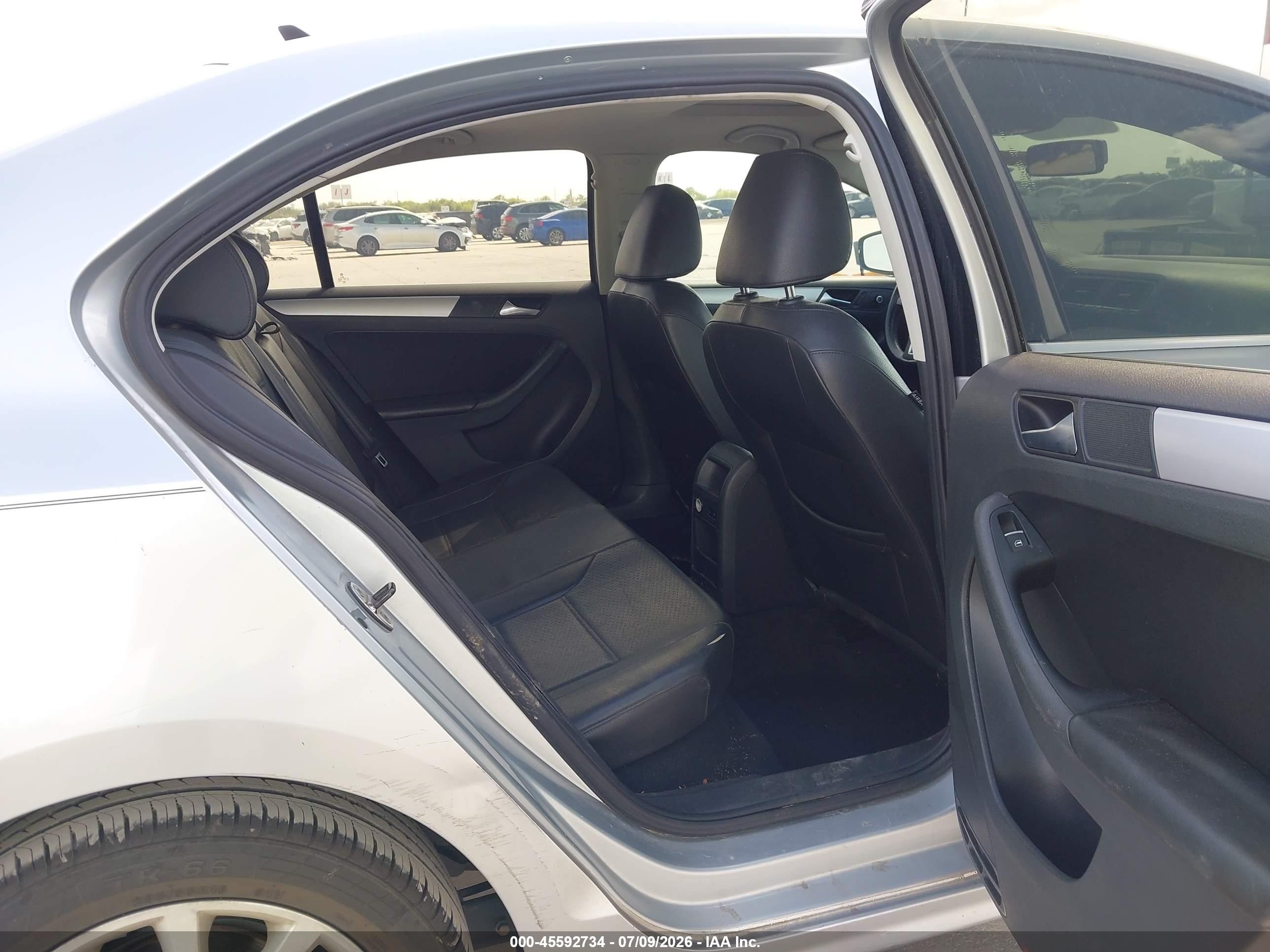 2013 Volkswagen Jetta 2.5l Se Silver vin: 3VWDX7AJ4DM352656