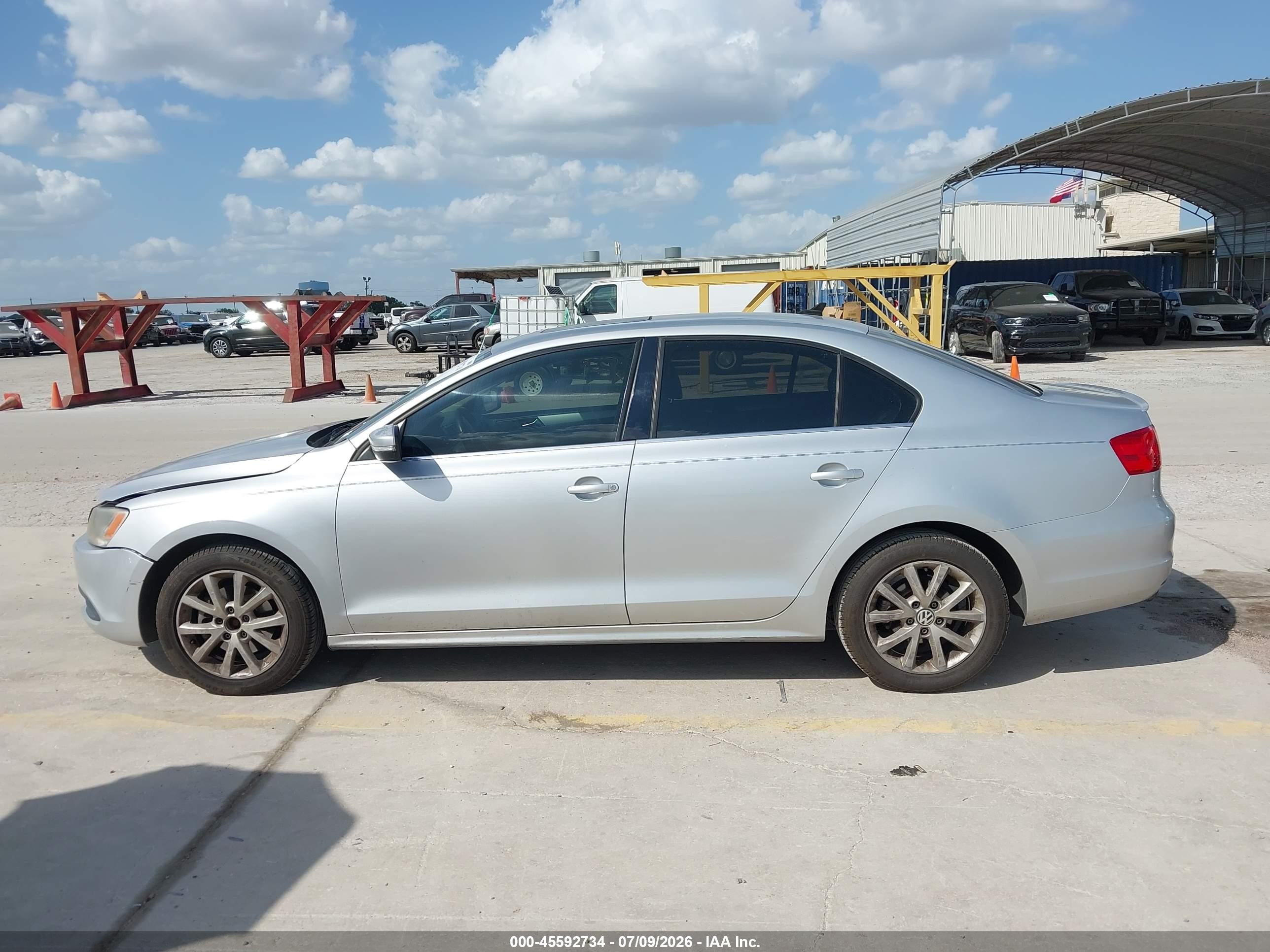 2013 Volkswagen Jetta 2.5l Se Silver vin: 3VWDX7AJ4DM352656