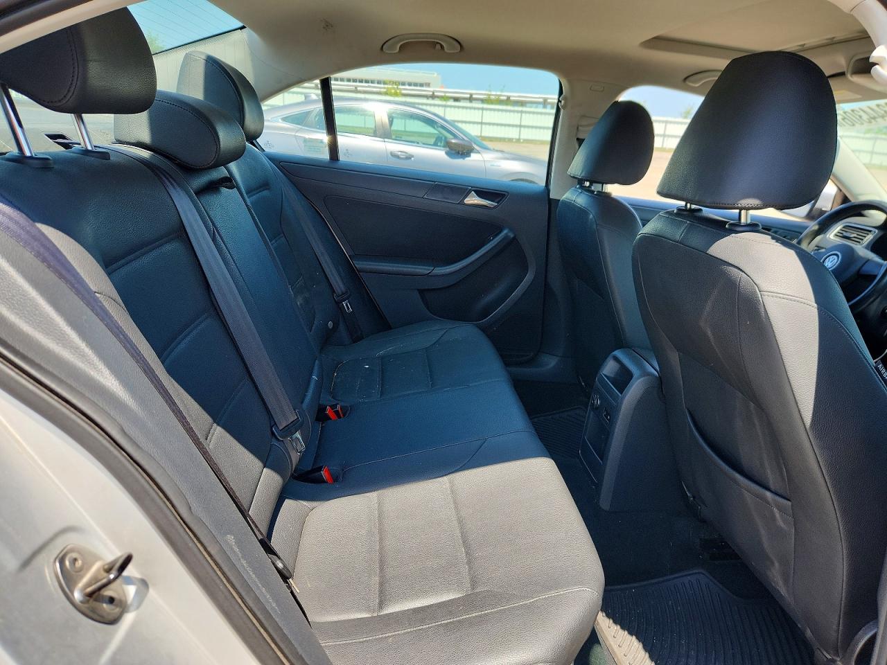 2011 Volkswagen Jetta Se Silver vin: 3VWDX7AJ5BM312390