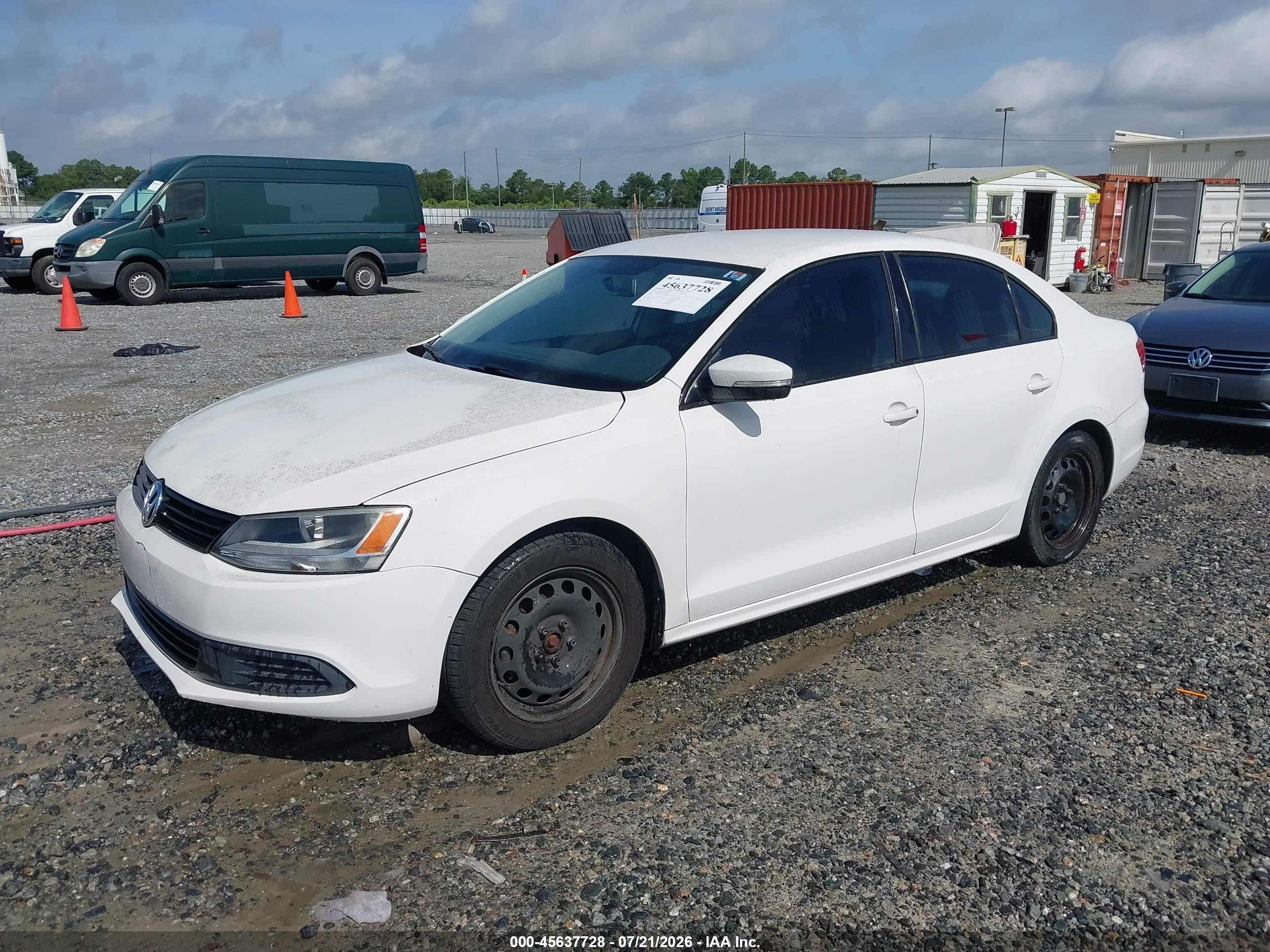 2011 Volkswagen Jetta 2.5l Se Белый vin: 3VWDX7AJ5BM371018