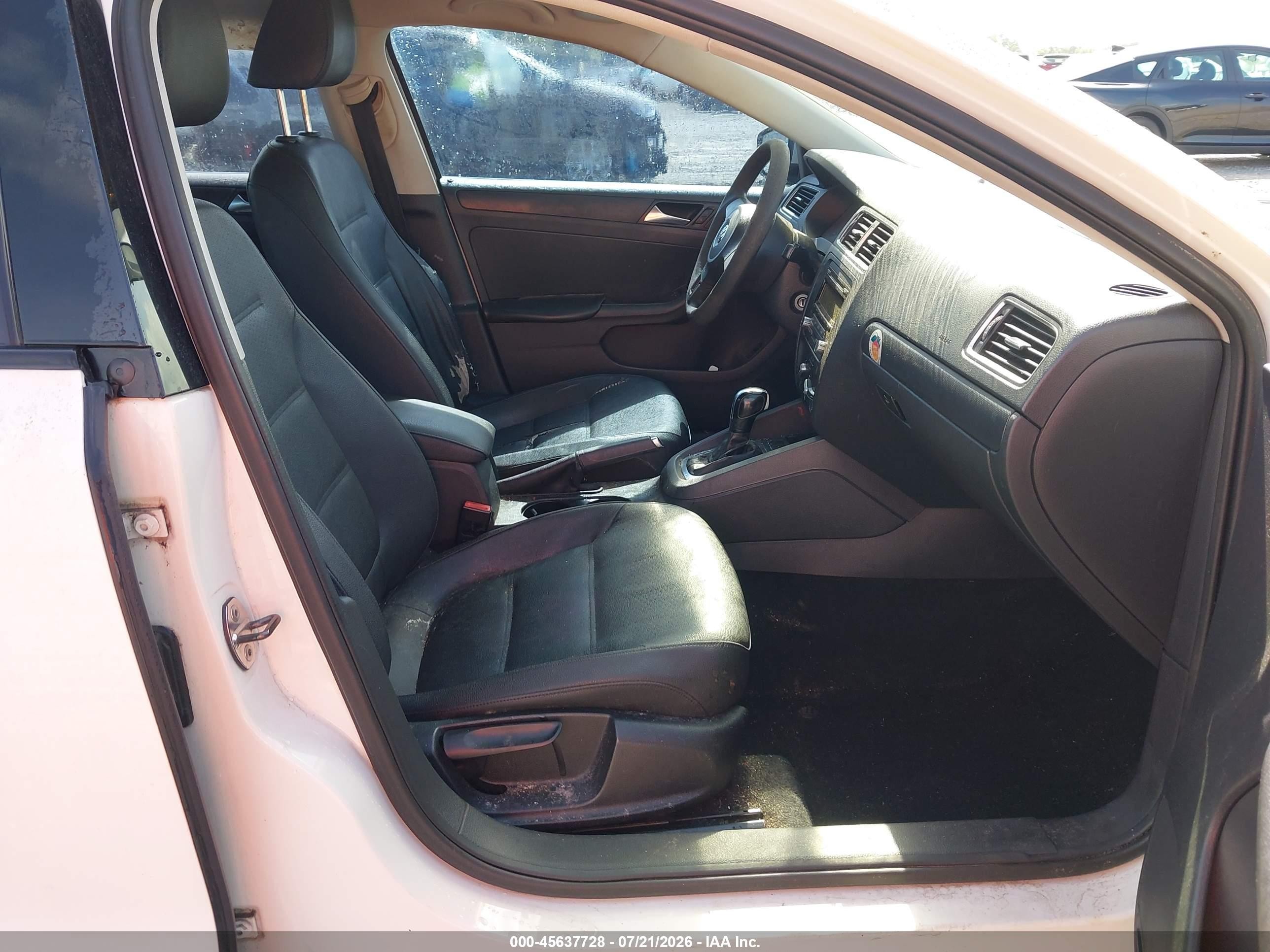 2011 Volkswagen Jetta 2.5l Se Белый vin: 3VWDX7AJ5BM371018