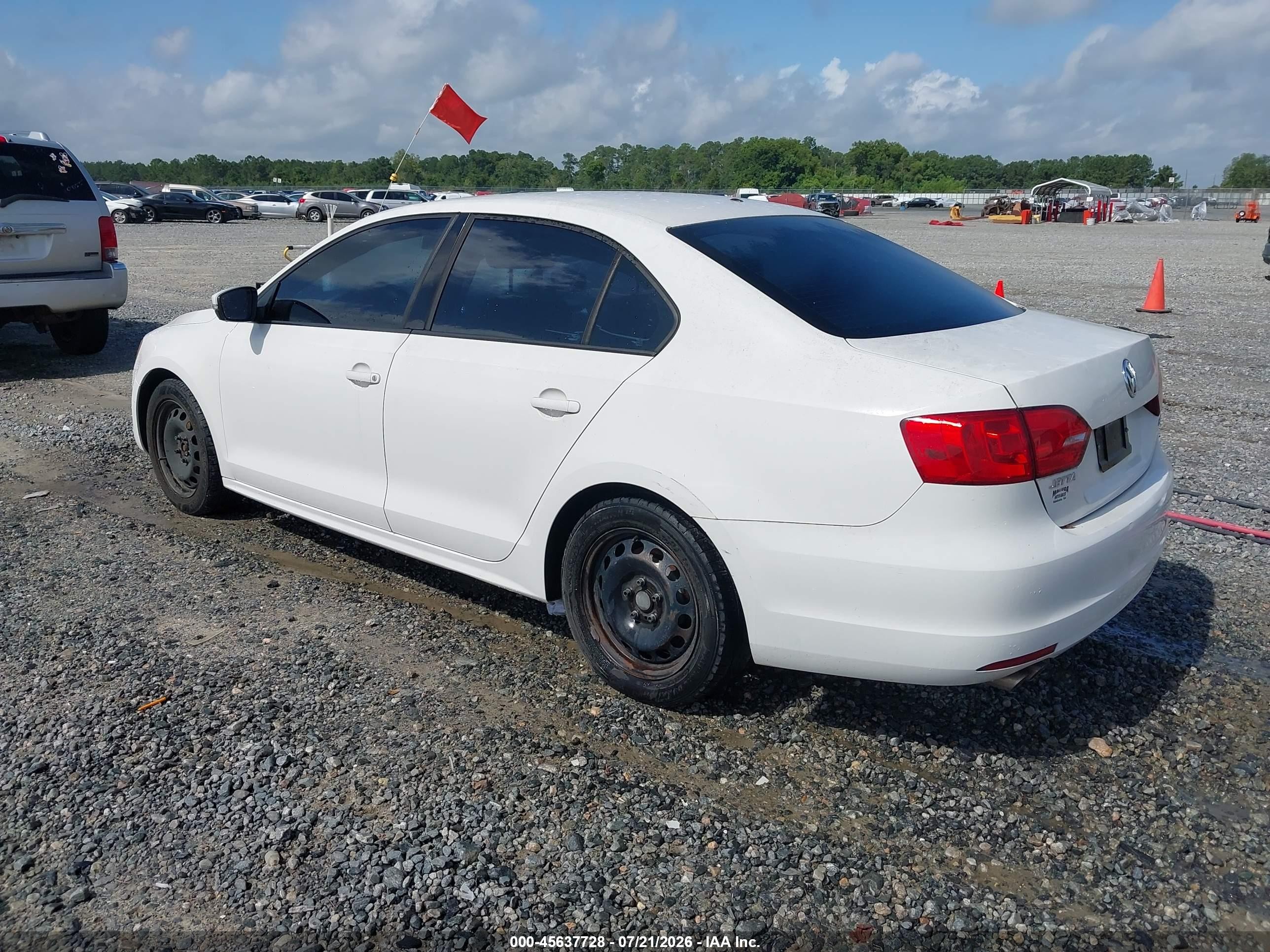 2011 Volkswagen Jetta 2.5l Se Белый vin: 3VWDX7AJ5BM371018