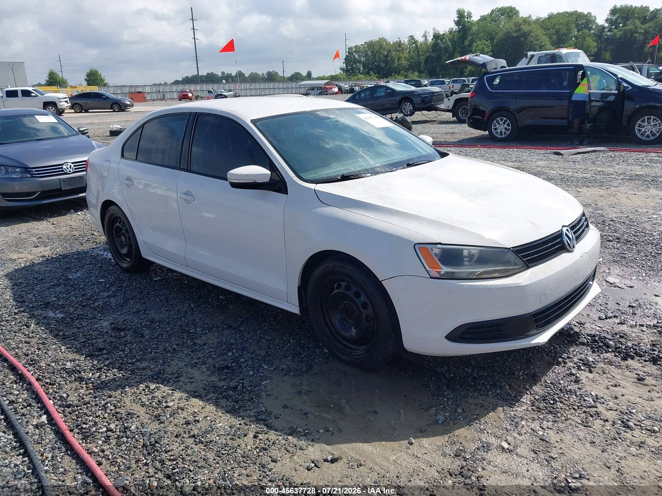 2011 Volkswagen Jetta 2.5l Se Белый vin: 3VWDX7AJ5BM371018