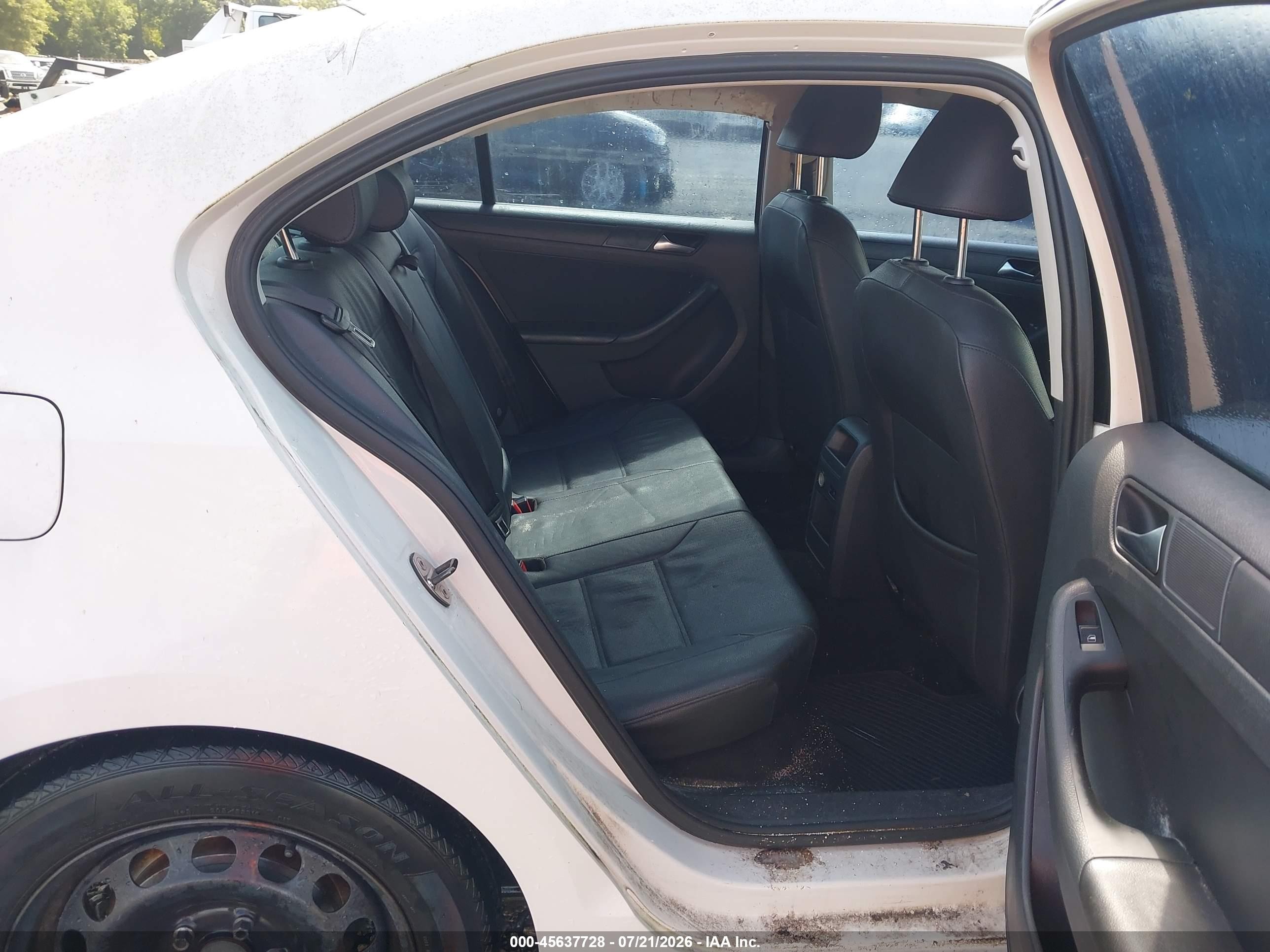 2011 Volkswagen Jetta 2.5l Se Белый vin: 3VWDX7AJ5BM371018