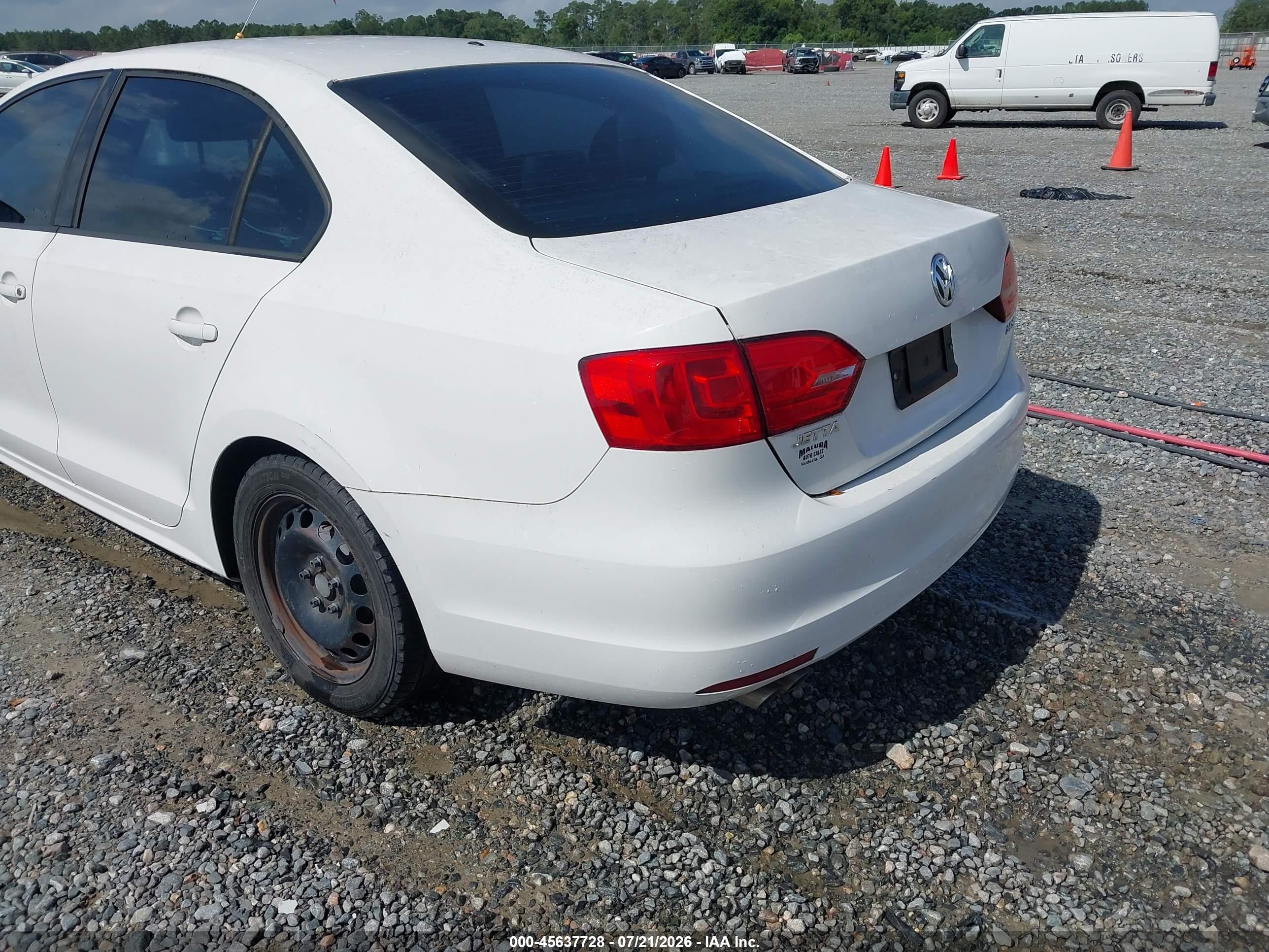 2011 Volkswagen Jetta 2.5l Se Белый vin: 3VWDX7AJ5BM371018