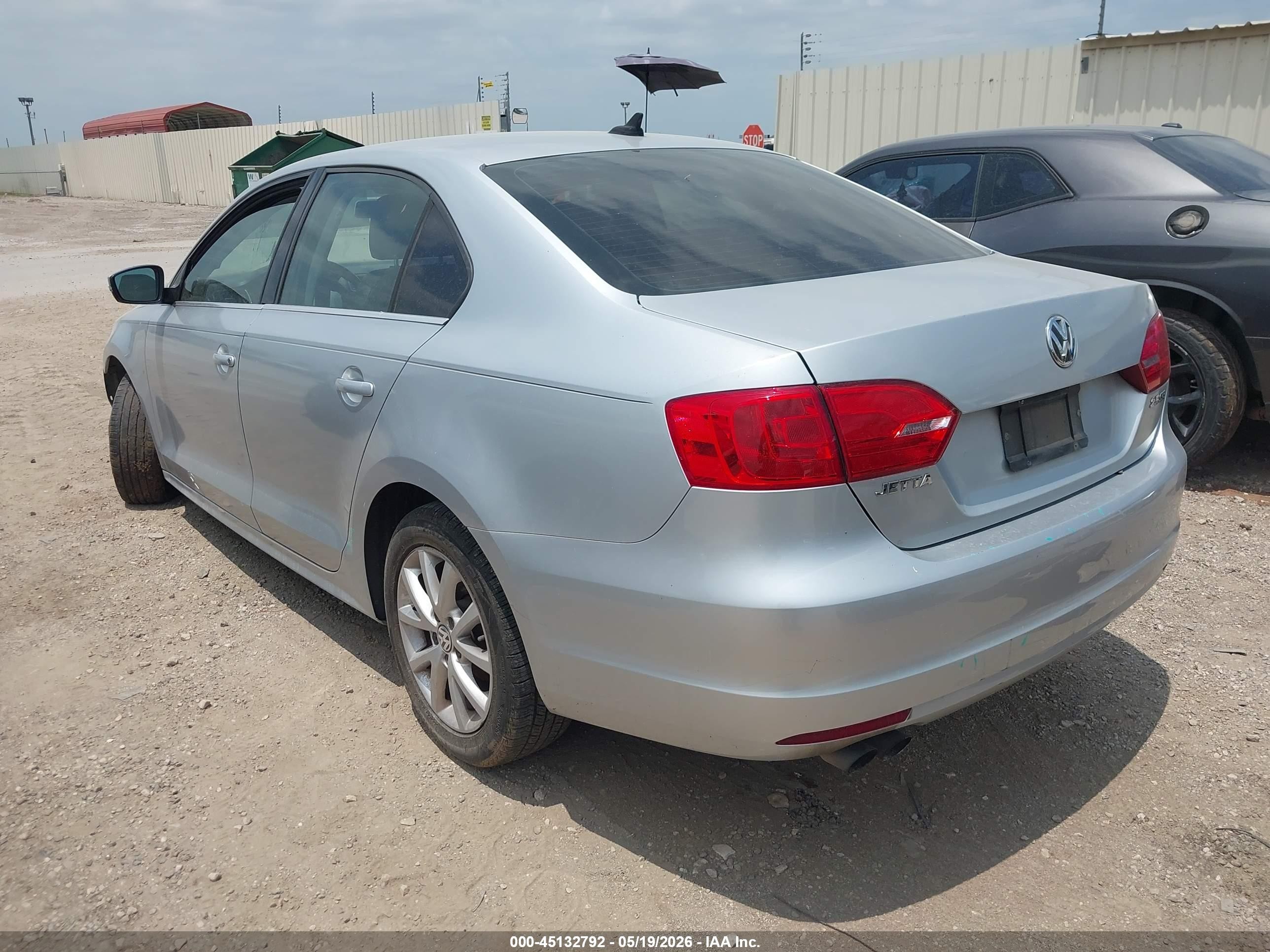 2013 Volkswagen Jetta 2.5l Se Серебряный vin: 3VWDX7AJ5DM372222