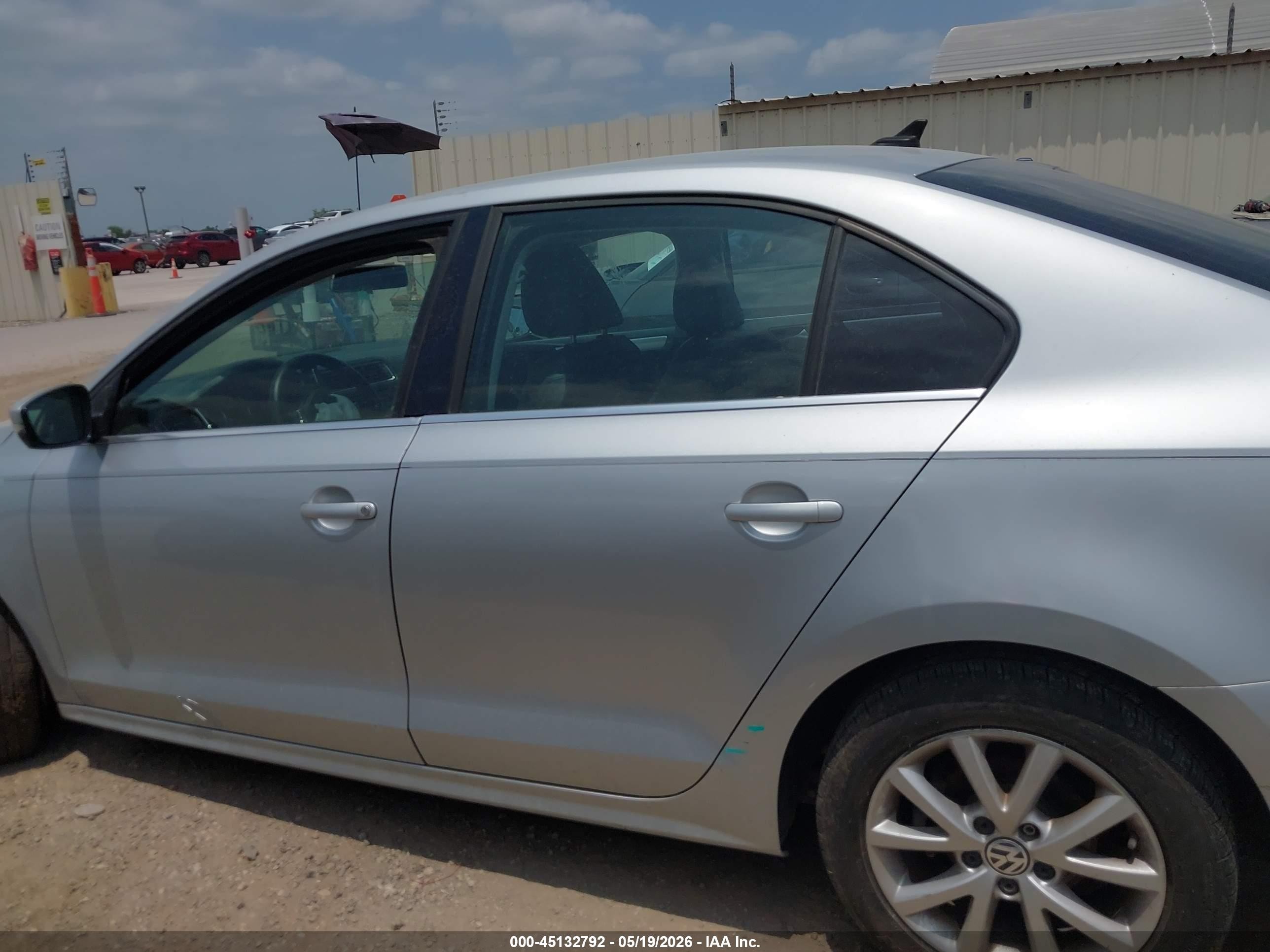 2013 Volkswagen Jetta 2.5l Se Серебряный vin: 3VWDX7AJ5DM372222
