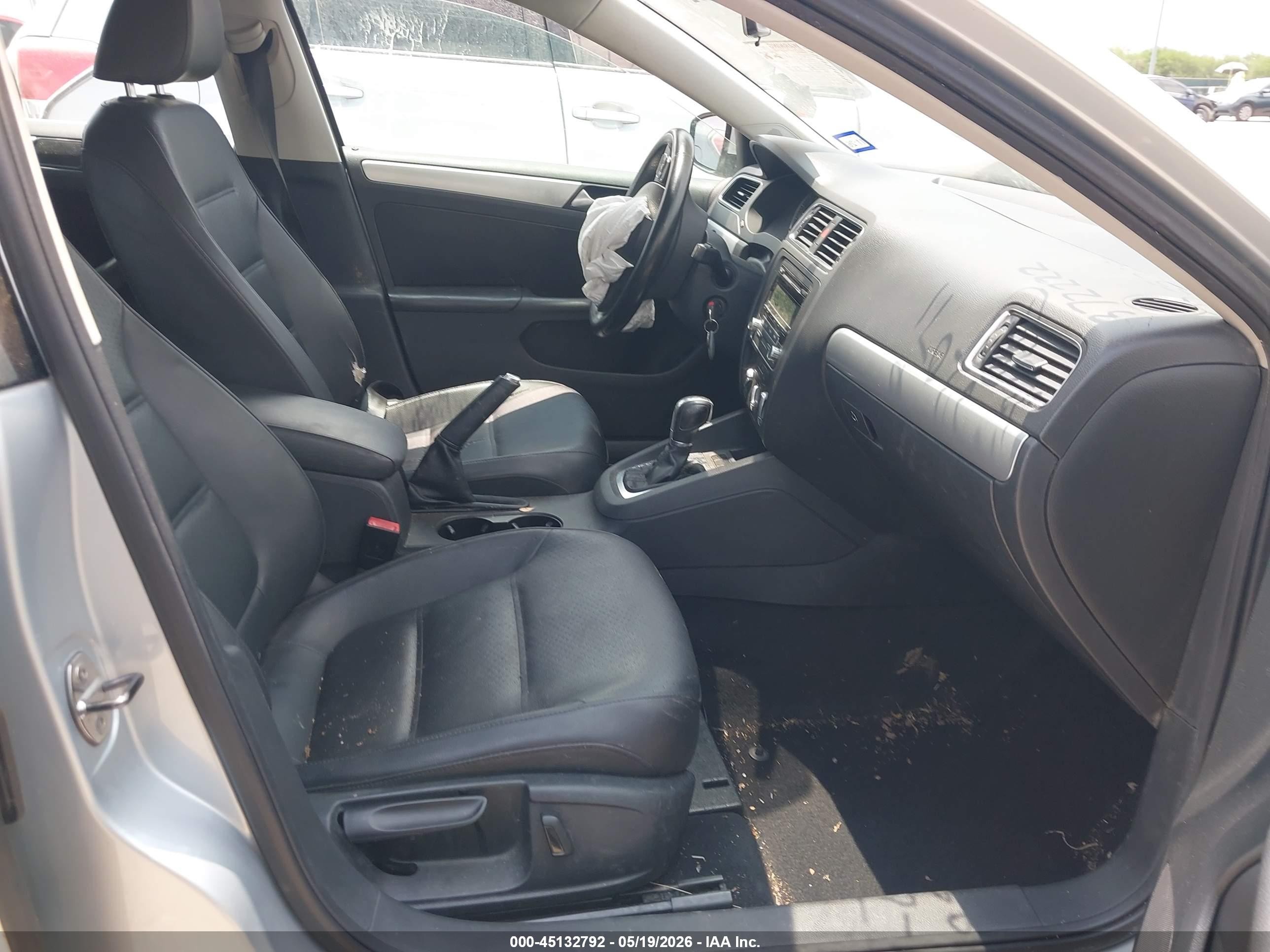 2013 Volkswagen Jetta 2.5l Se Серебряный vin: 3VWDX7AJ5DM372222
