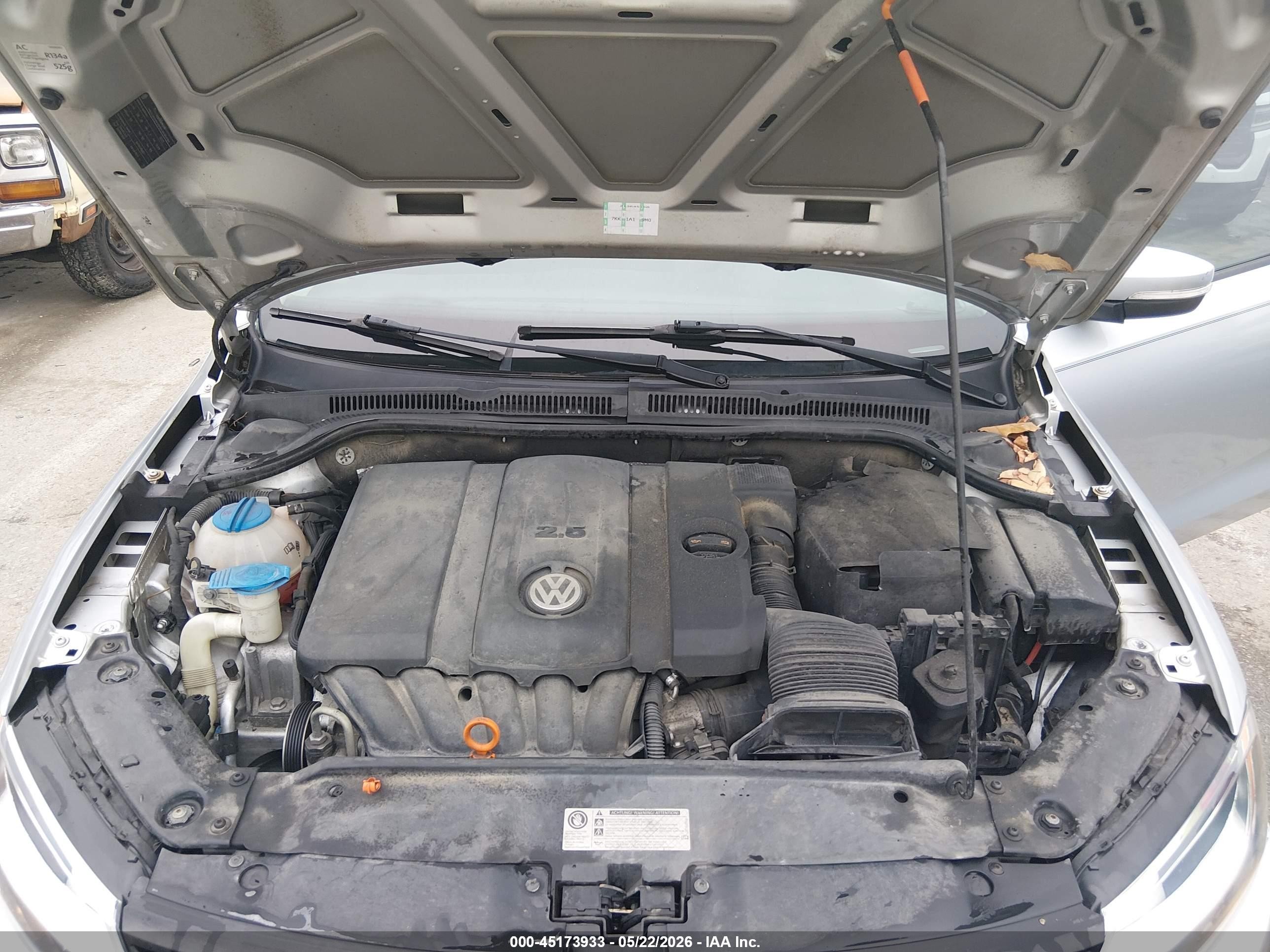 2011 Volkswagen Jetta 2.5l Se Silver vin: 3VWDX7AJ6BM384926