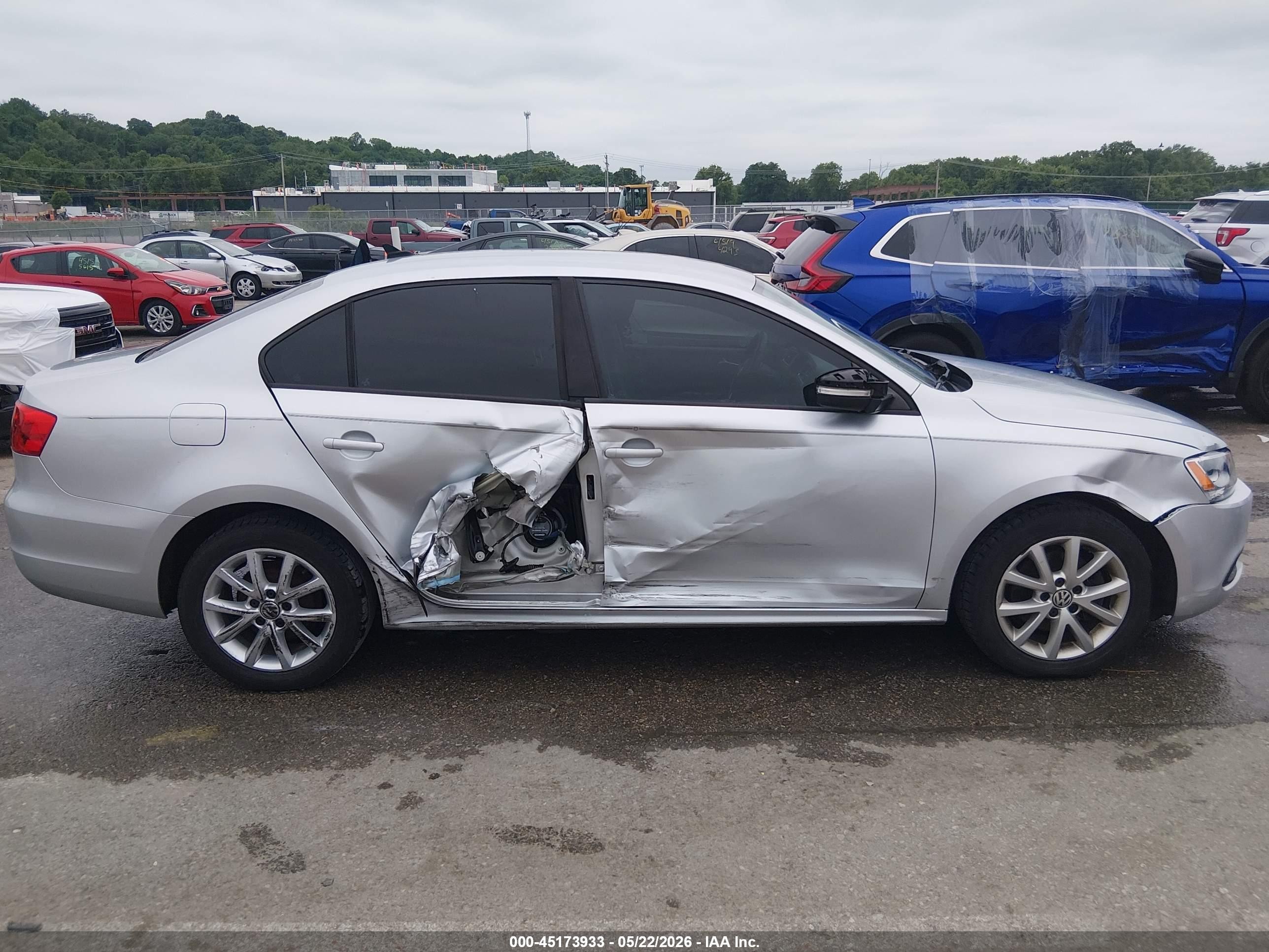 2011 Volkswagen Jetta 2.5l Se Silver vin: 3VWDX7AJ6BM384926