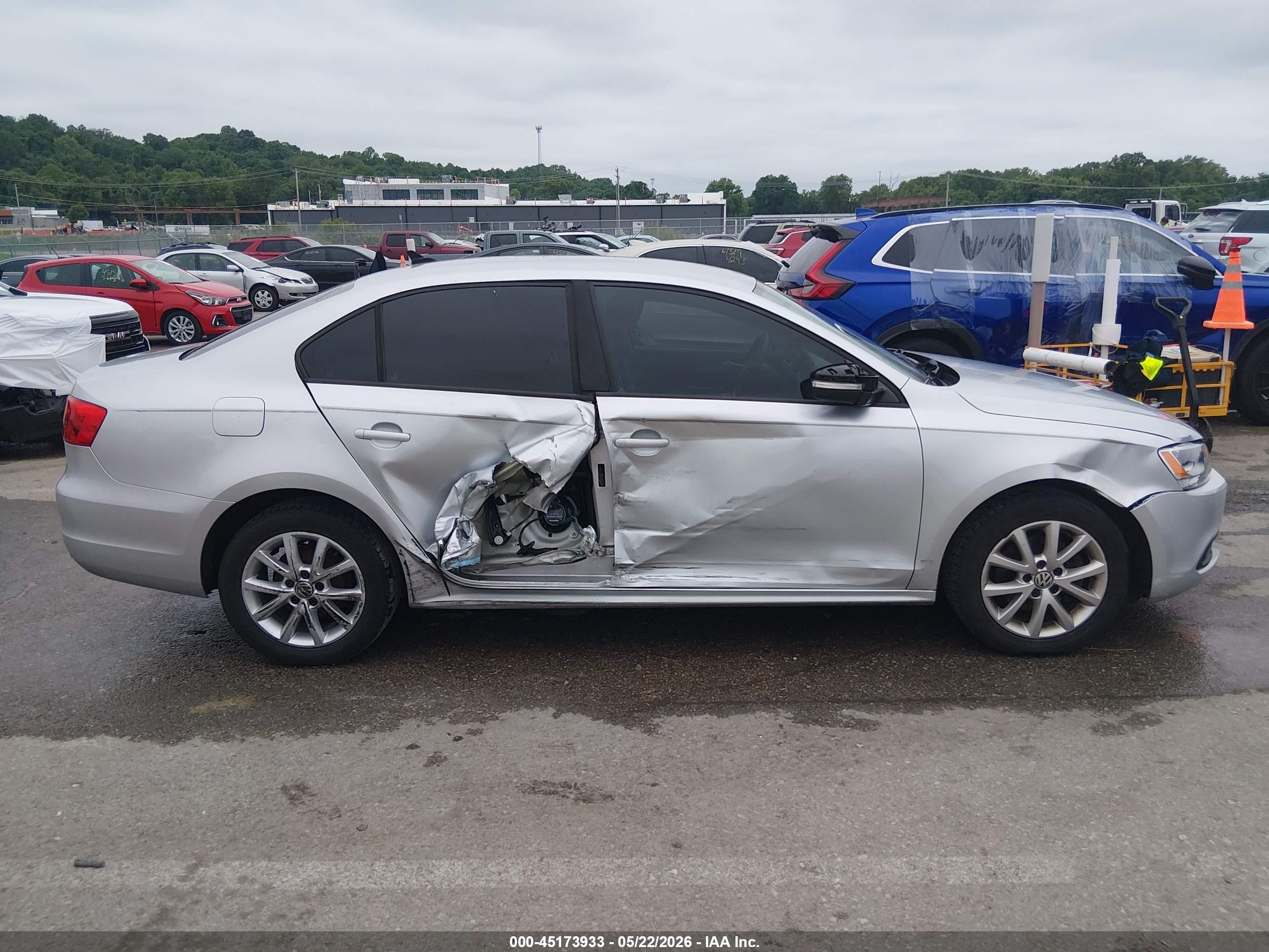 2011 Volkswagen Jetta 2.5l Se Silver vin: 3VWDX7AJ6BM384926