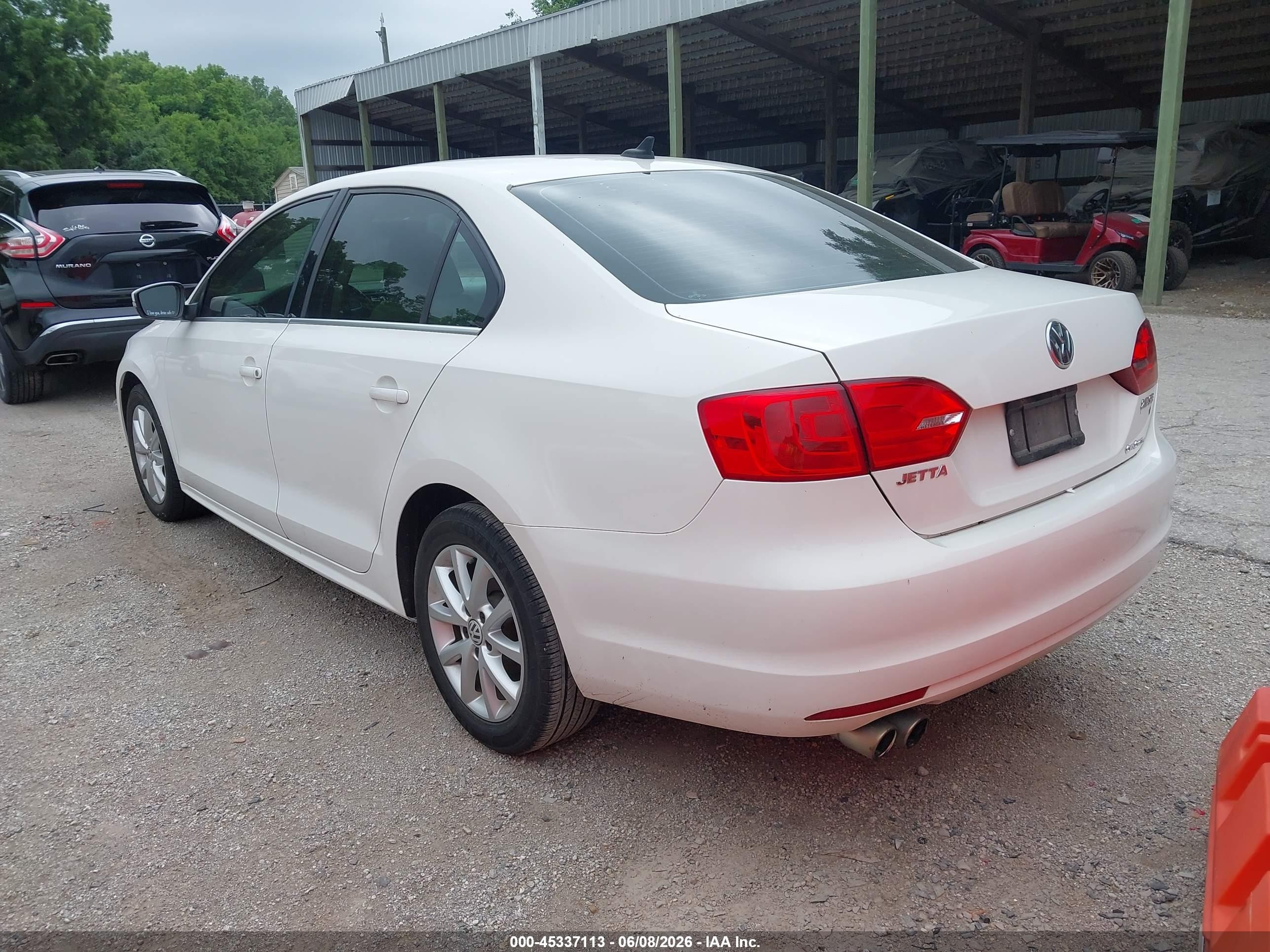 2013 Volkswagen Jetta 2.5l Se Белый vin: 3VWDX7AJ6DM448644