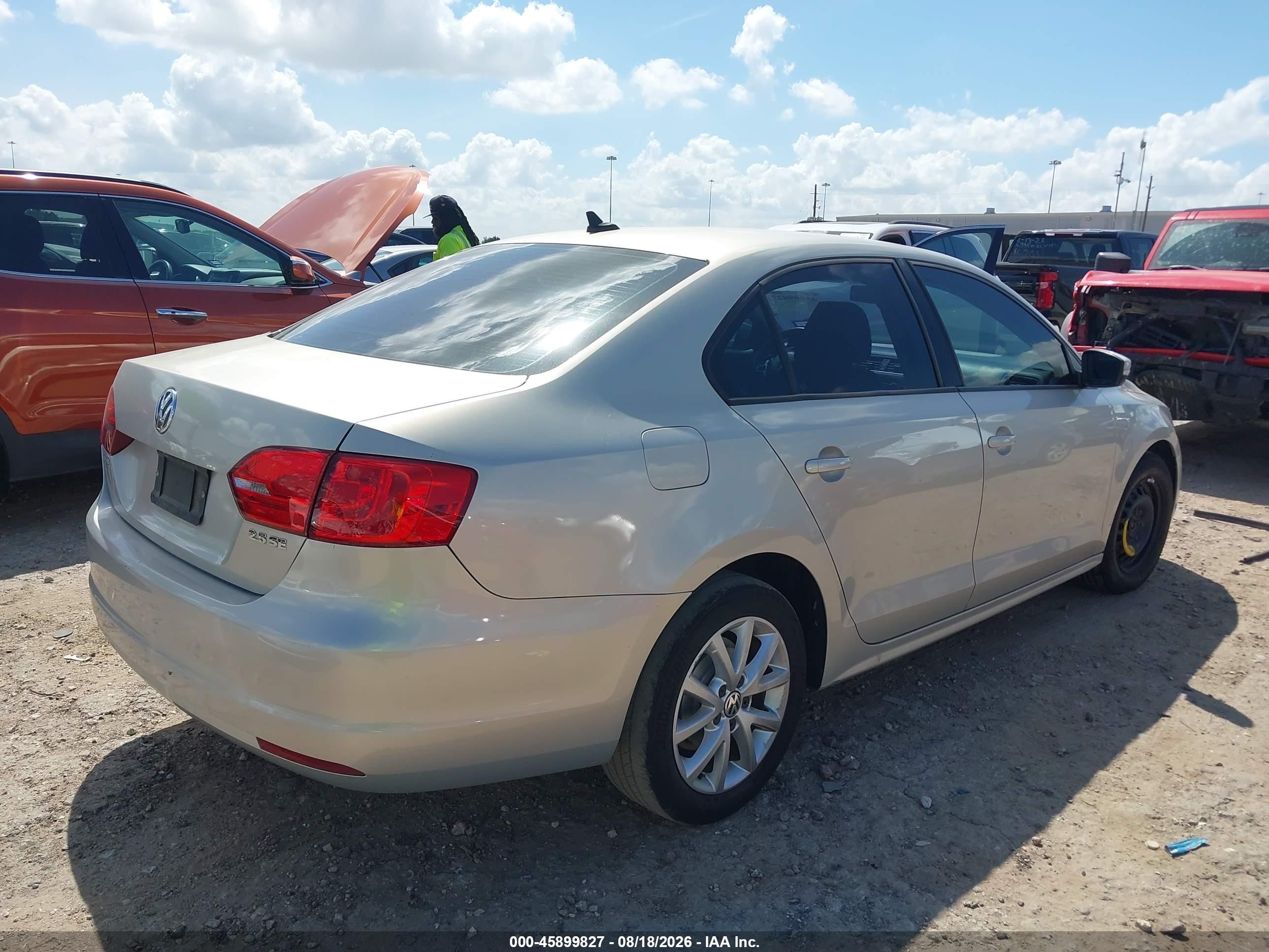 2011 Volkswagen Jetta 2.5l Se Silver vin: 3VWDX7AJ7BM313413