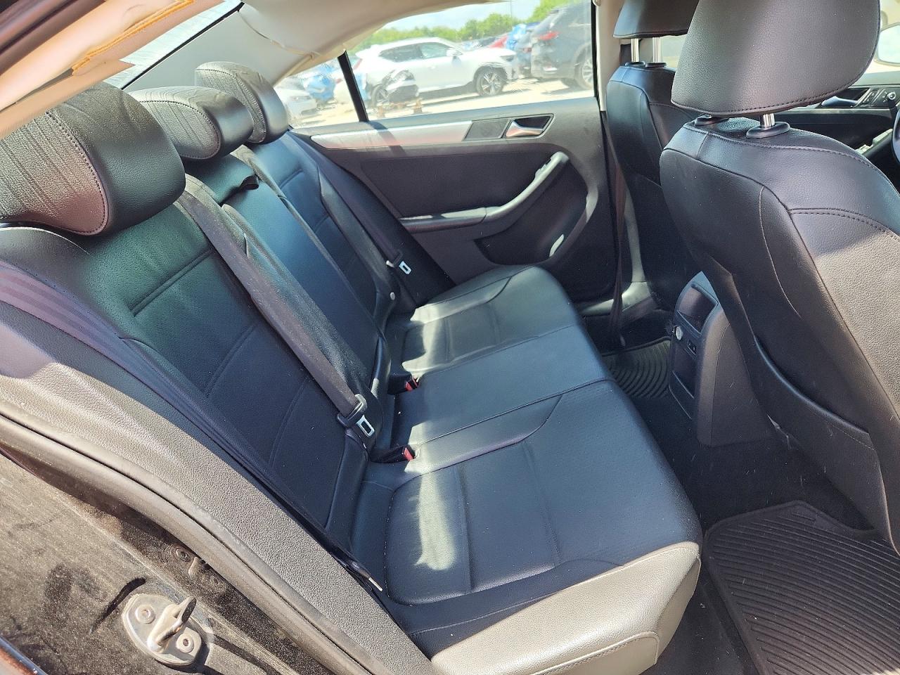 2013 Volkswagen Jetta Se Black vin: 3VWDX7AJ7DM260330