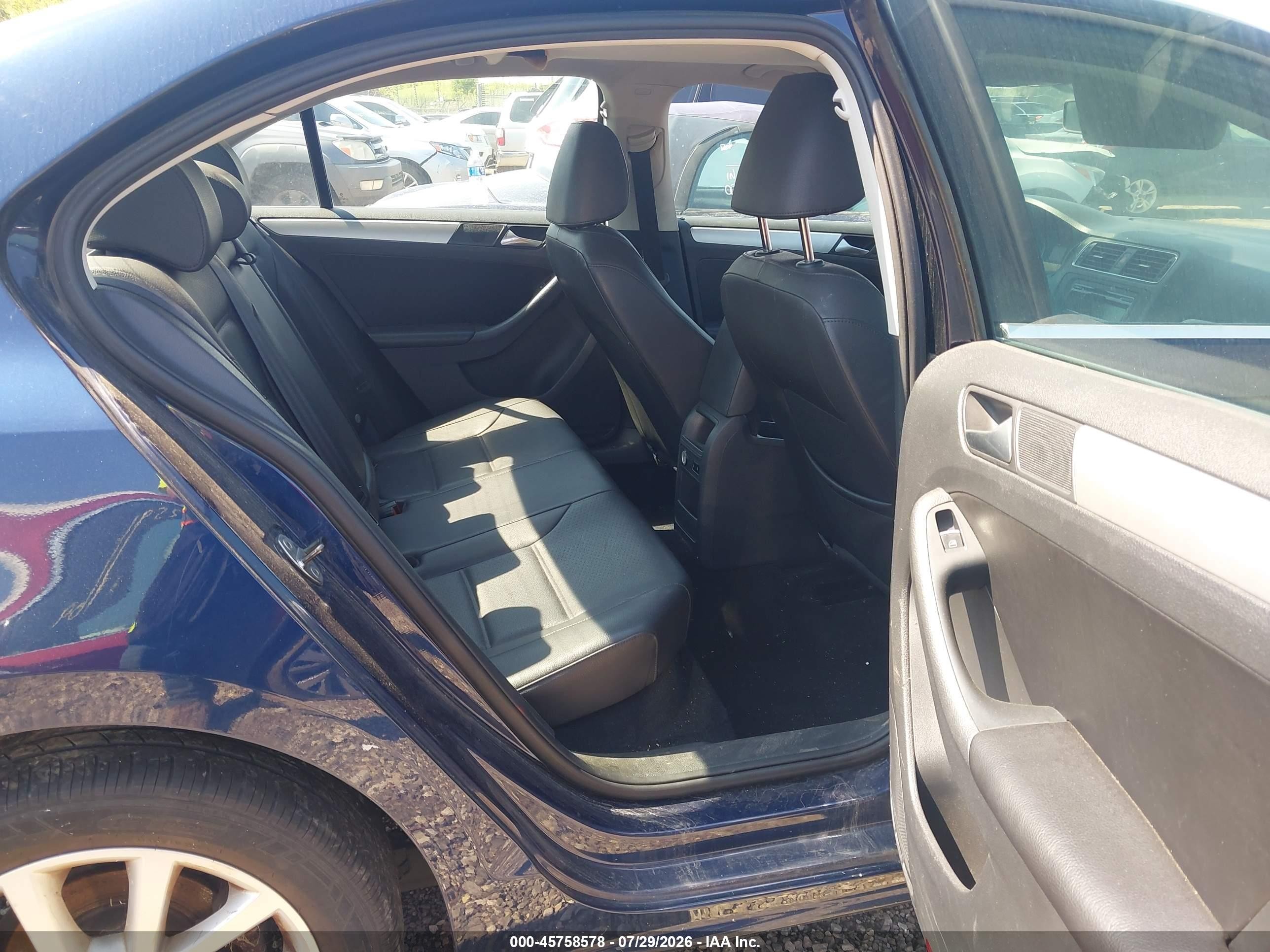 2013 Volkswagen Jetta 2.5l Se Blue vin: 3VWDX7AJ7DM368205