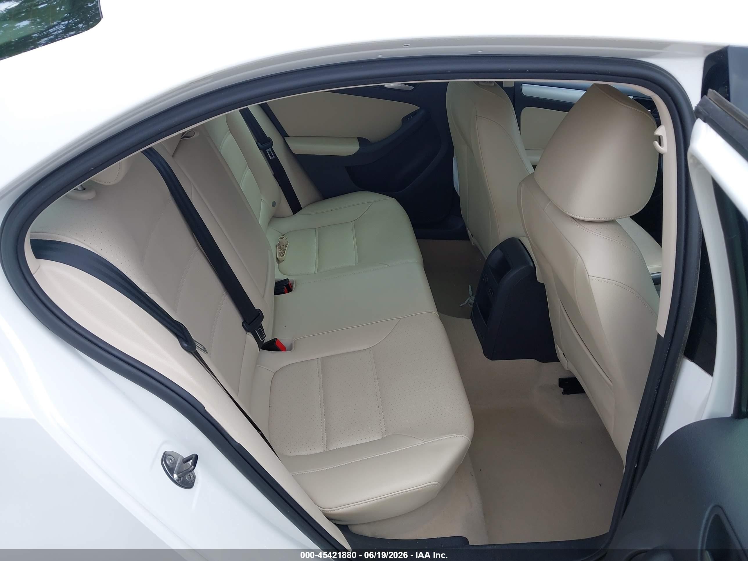 2013 Volkswagen Jetta 2.5l Se White vin: 3VWDX7AJ7DM421677