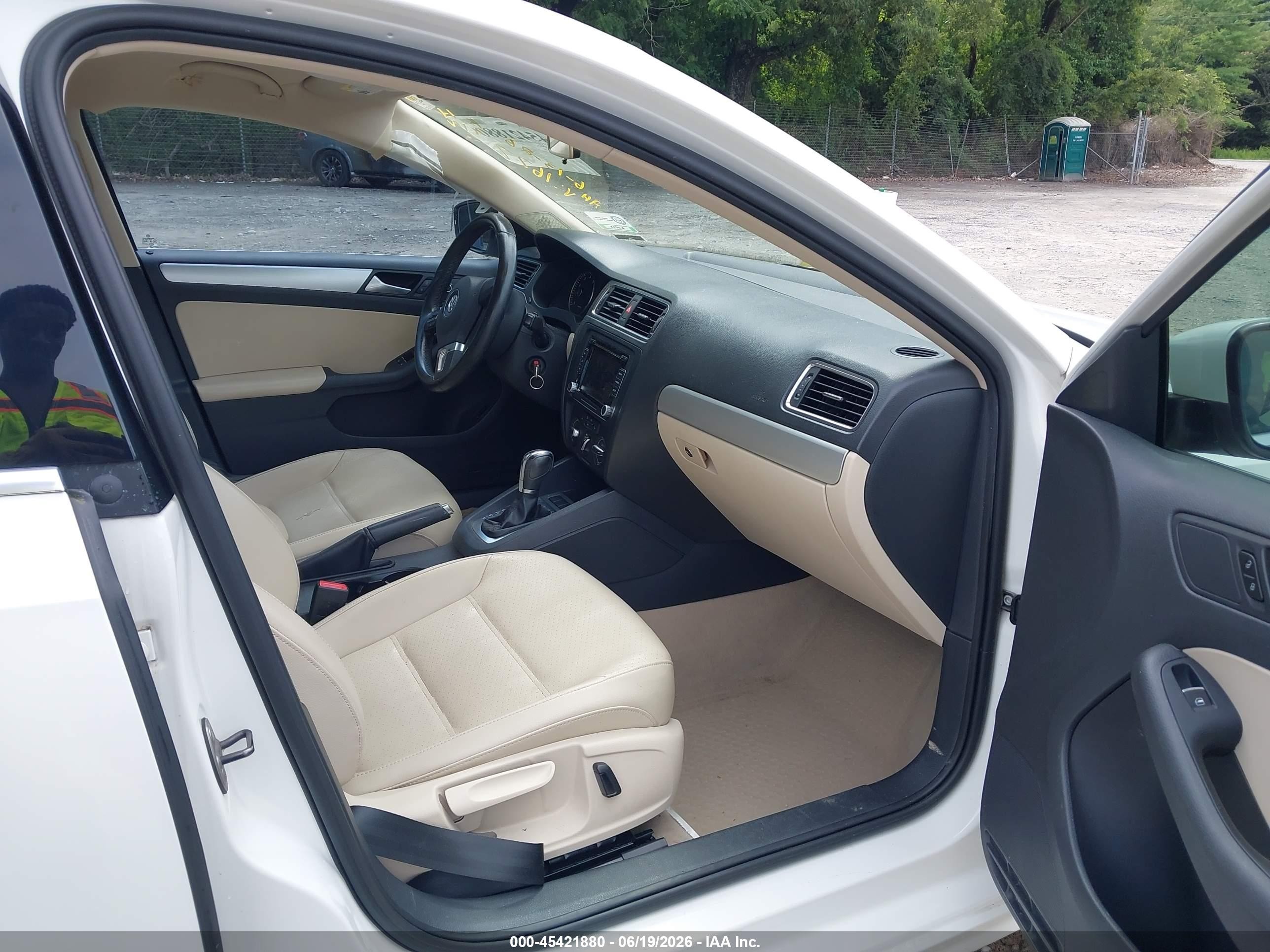 2013 Volkswagen Jetta 2.5l Se White vin: 3VWDX7AJ7DM421677