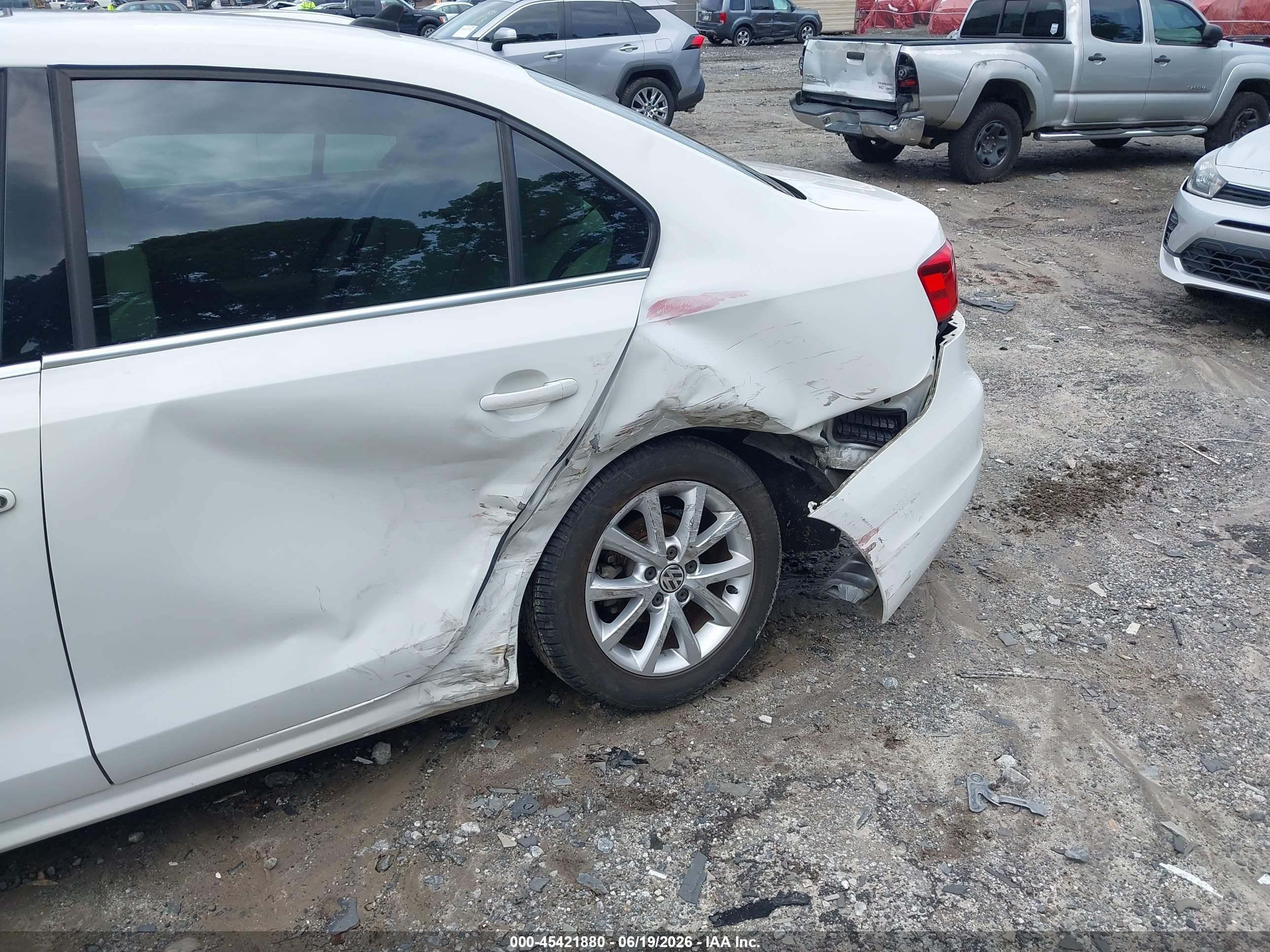 2013 Volkswagen Jetta 2.5l Se White vin: 3VWDX7AJ7DM421677