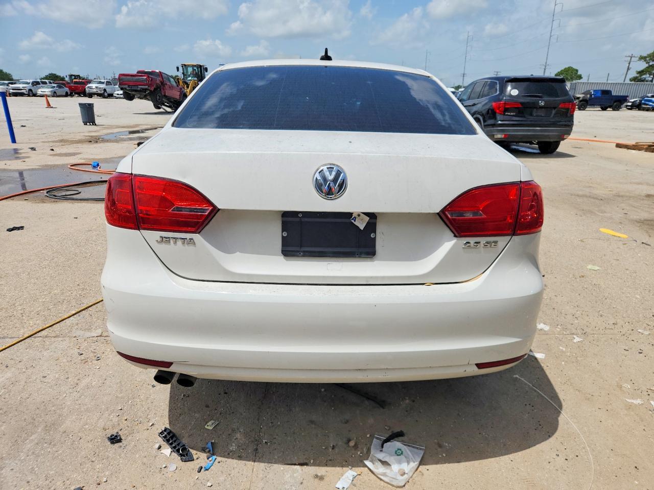 2011 Volkswagen Jetta Se White vin: 3VWDX7AJ8BM367240