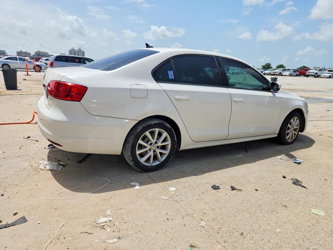 2011 Volkswagen Jetta Se White vin: 3VWDX7AJ8BM367240