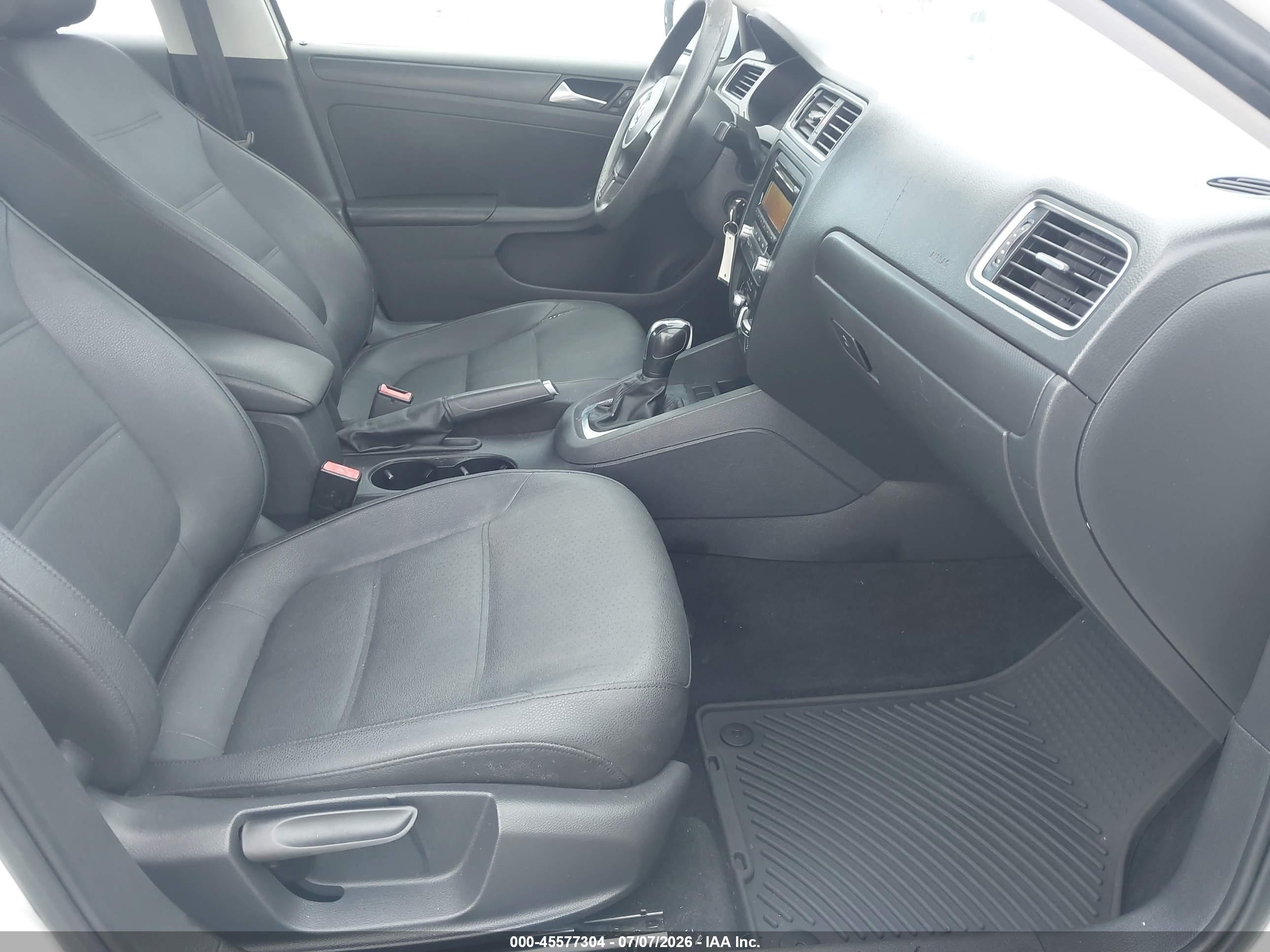 2012 Volkswagen Jetta 2.5l Se White vin: 3VWDX7AJ8CM339665
