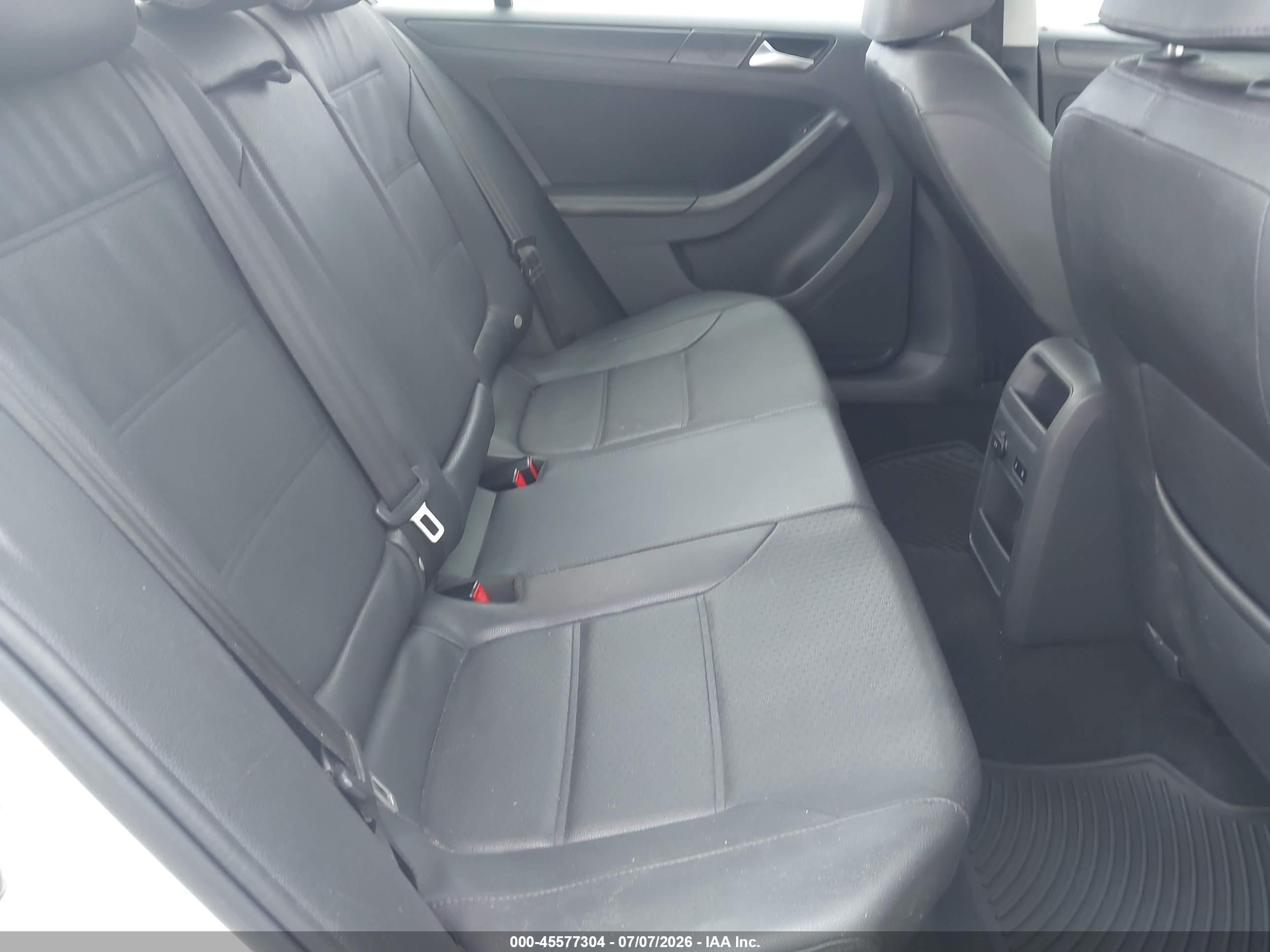 2012 Volkswagen Jetta 2.5l Se White vin: 3VWDX7AJ8CM339665