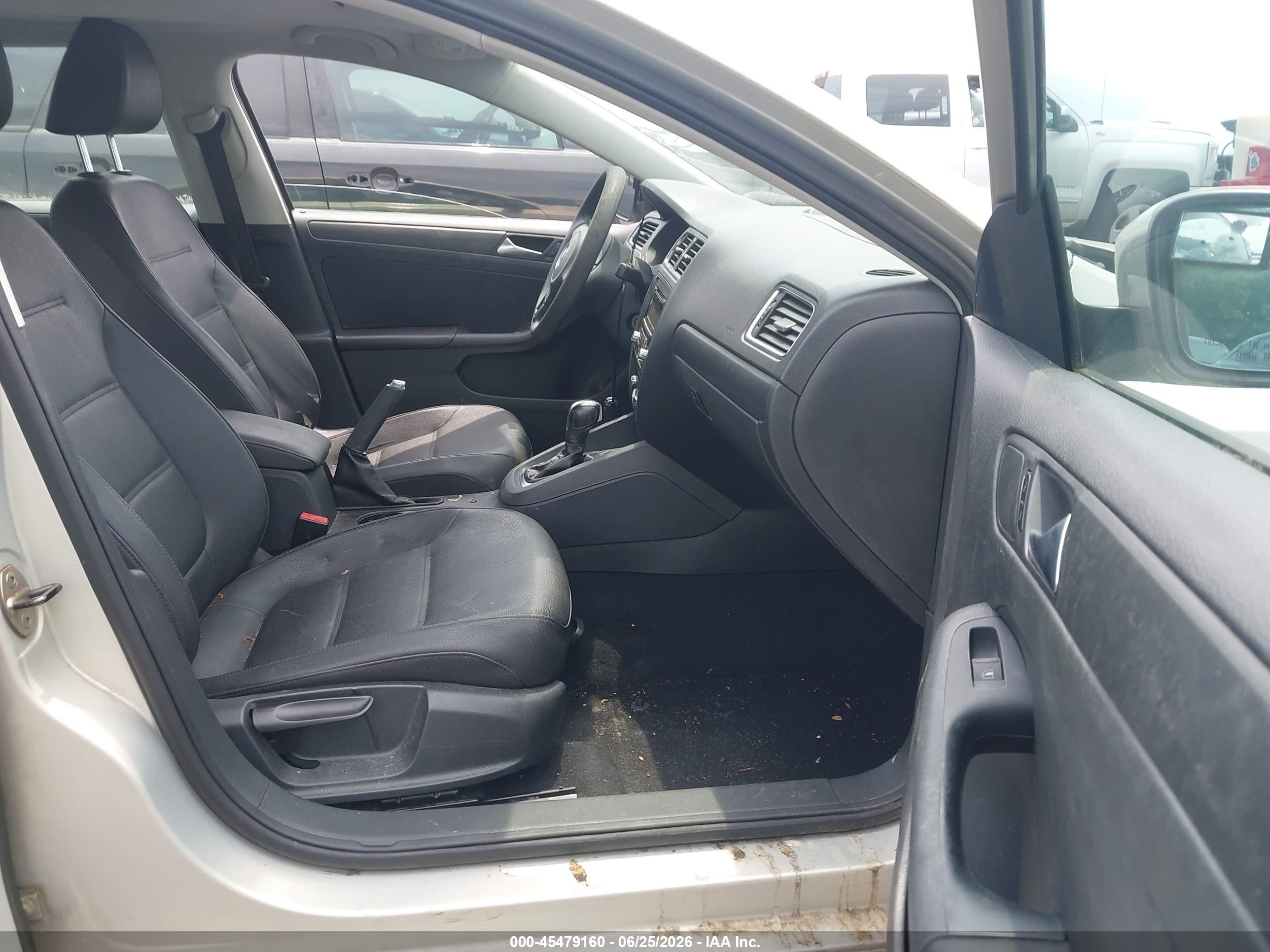 2011 Volkswagen Jetta 2.5l Se Серебряный vin: 3VWDX7AJ9BM110023