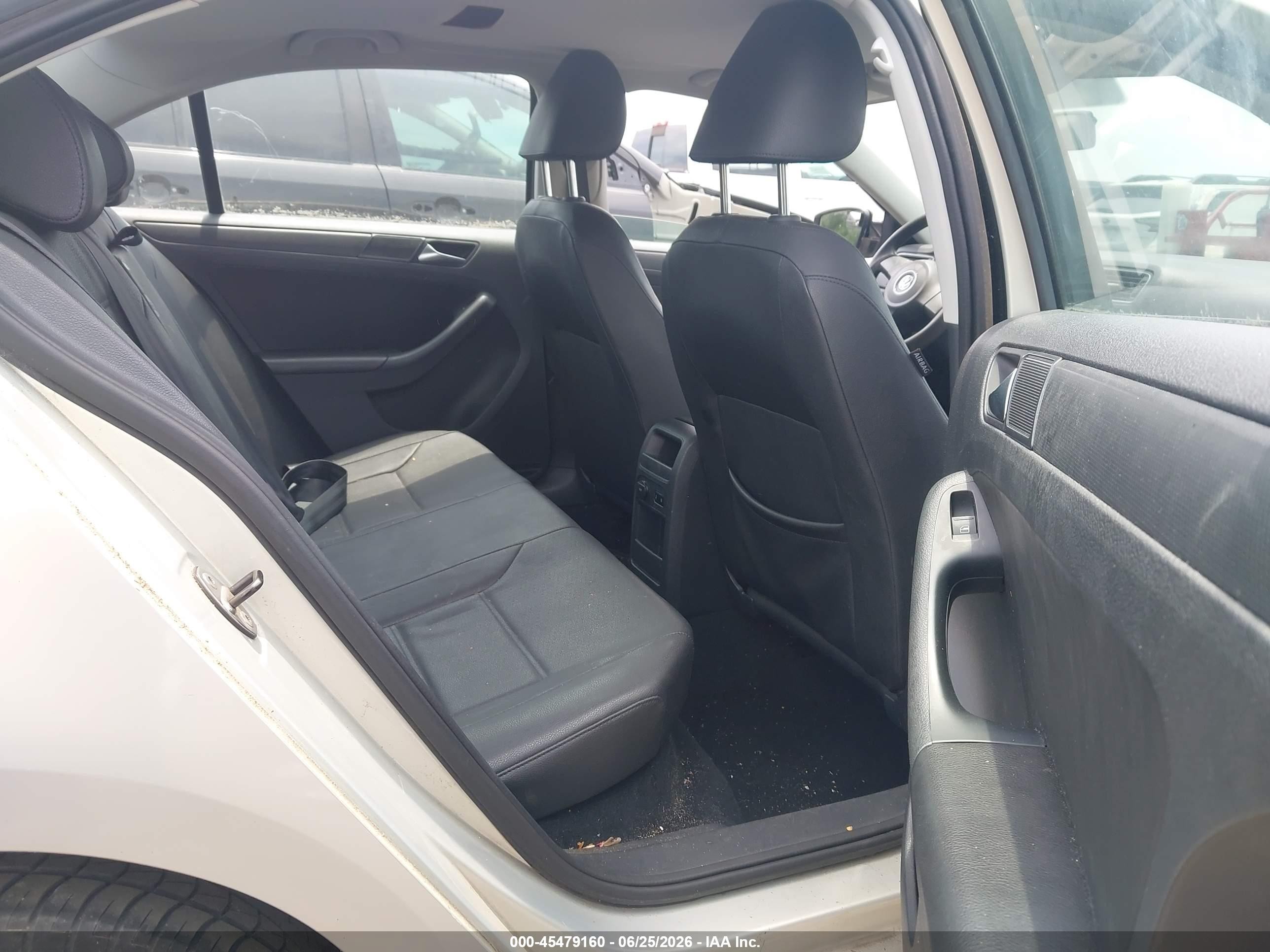 2011 Volkswagen Jetta 2.5l Se Серебряный vin: 3VWDX7AJ9BM110023