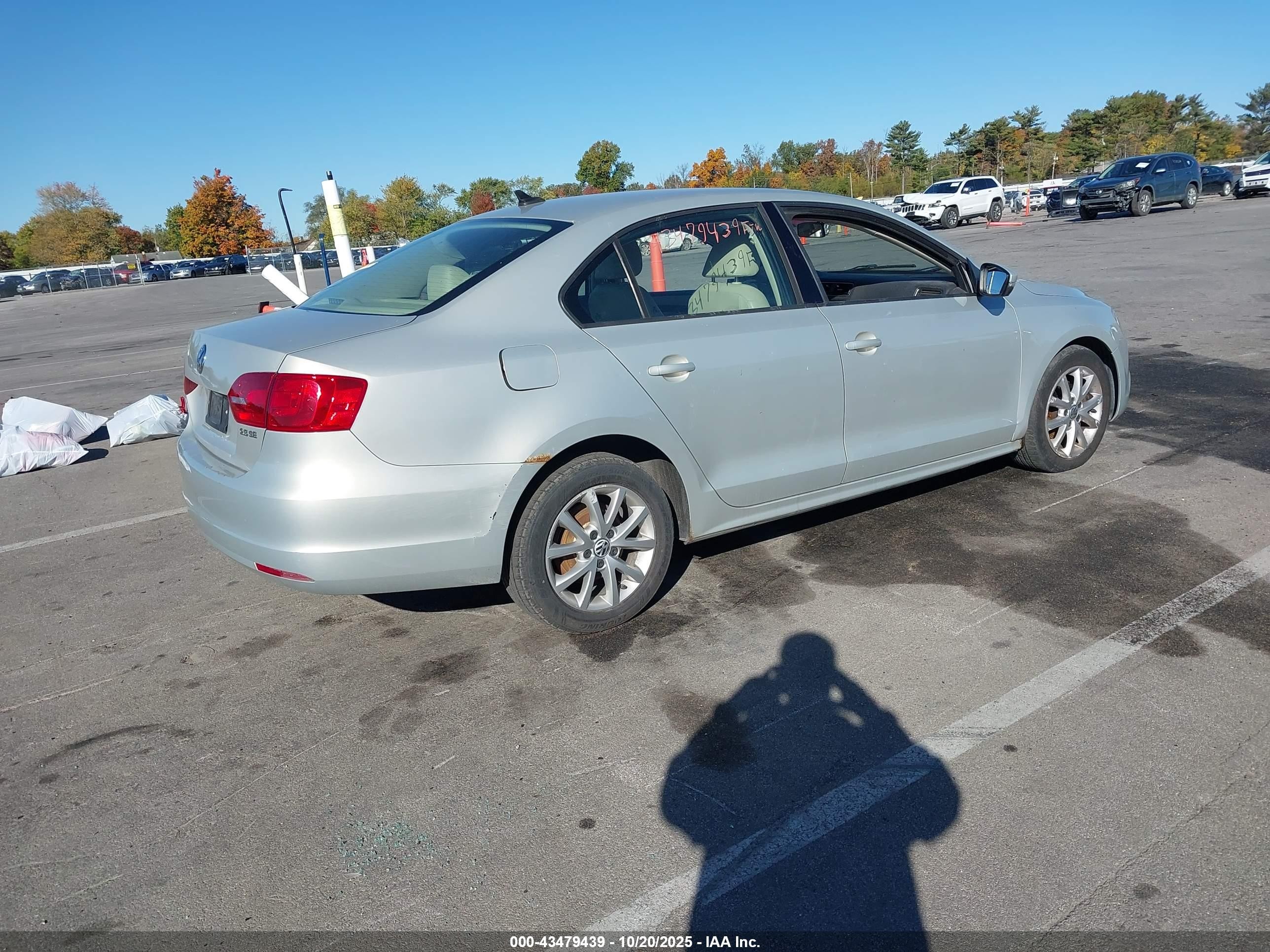 2011 Volkswagen Jetta 2.5l Se White vin: 3VWDX7AJ9BM371555
