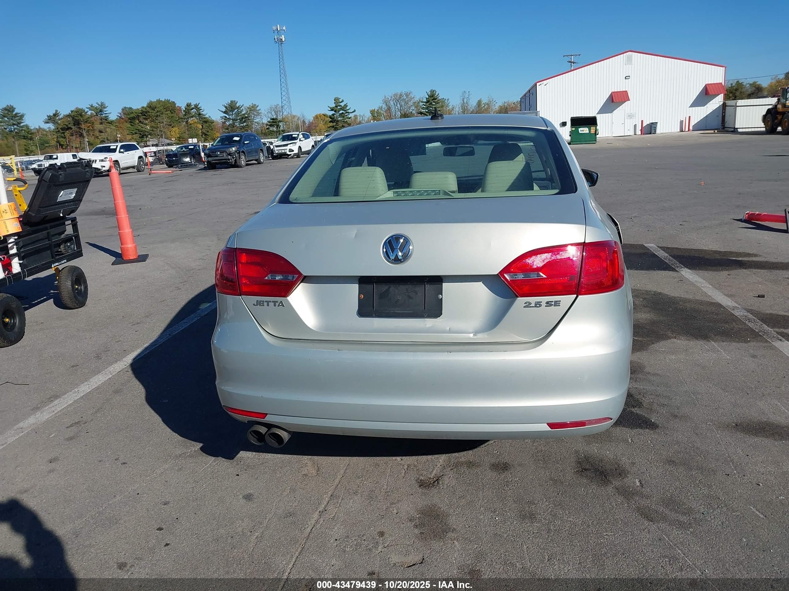 2011 Volkswagen Jetta 2.5l Se White vin: 3VWDX7AJ9BM371555